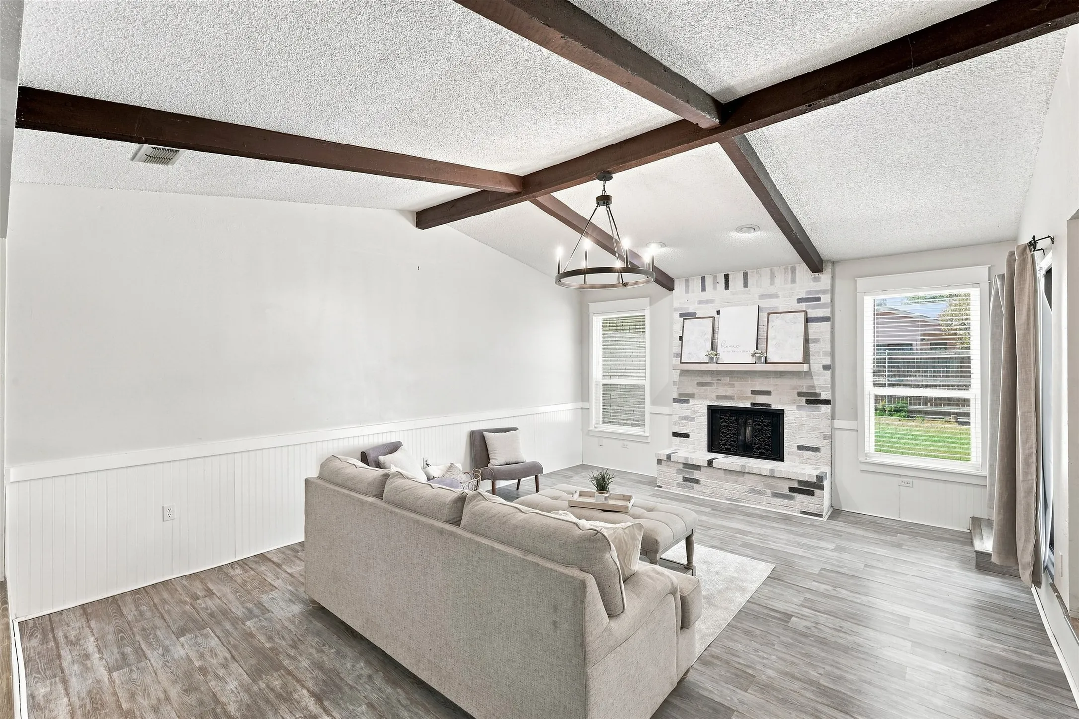 Single Family Residence For Sale in Tarrant County , 3113 Mossy Oak Lane, Bedford, Texas 76021, 3 Bedroom, 2 Bathroom, 2 Garage spaces, 1,719 Sqft, built in 1981, mls#21361748, Real Estate Agent in Bedford, Homes For Sale in Tarrant county, Homes For Sale in Bedford, Realtor in Bedford Texas, Real Estate Brokerage Independent Realty Texas, Luminita Cordes Realtor