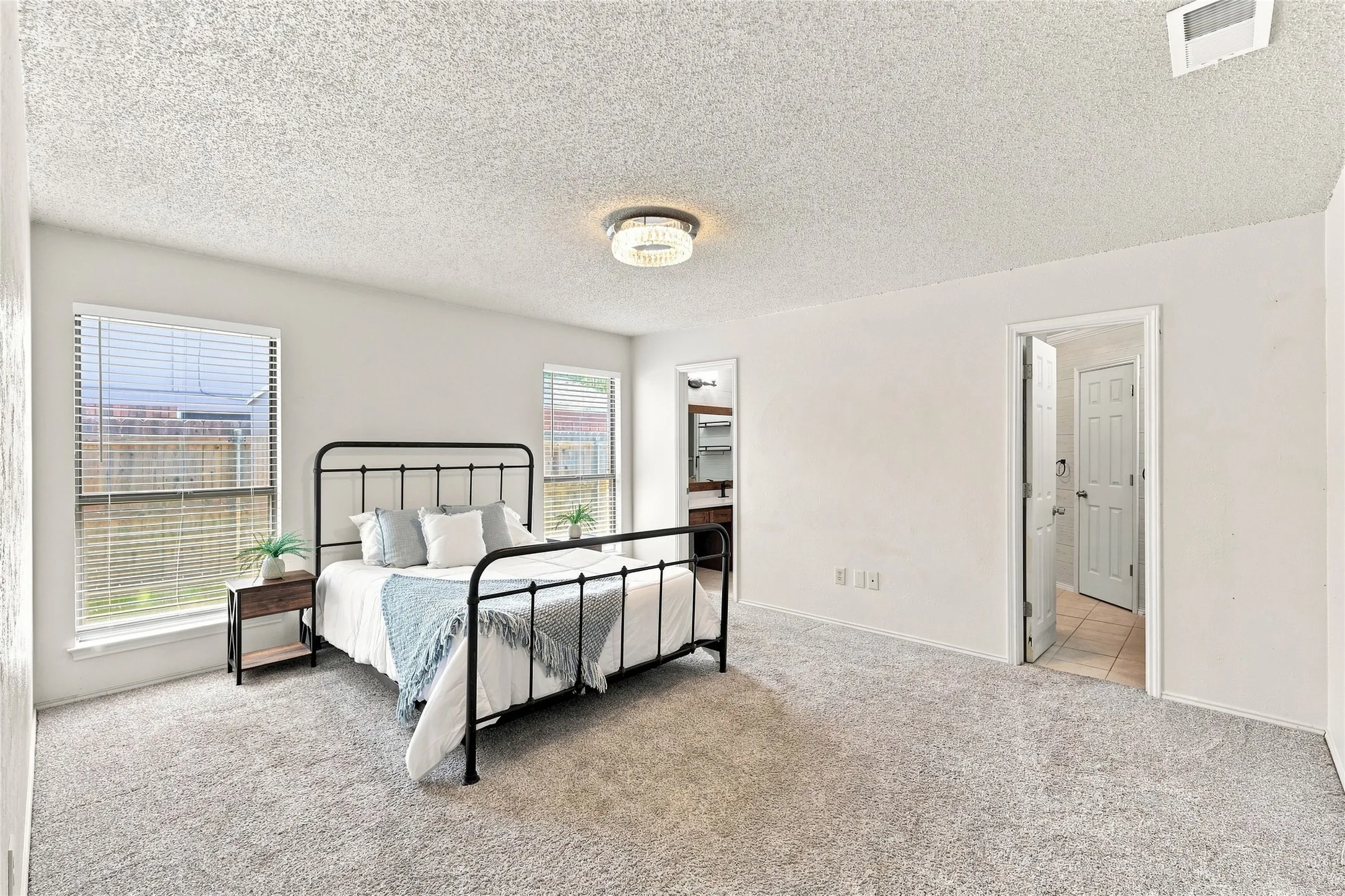 Single Family Residence For Sale in Tarrant County , 3113 Mossy Oak Lane, Bedford, Texas 76021, 3 Bedroom, 2 Bathroom, 2 Garage spaces, 1,719 Sqft, built in 1981, mls#21361748, Real Estate Agent in Bedford, Homes For Sale in Tarrant county, Homes For Sale in Bedford, Realtor in Bedford Texas, Real Estate Brokerage Independent Realty Texas, Luminita Cordes Realtor