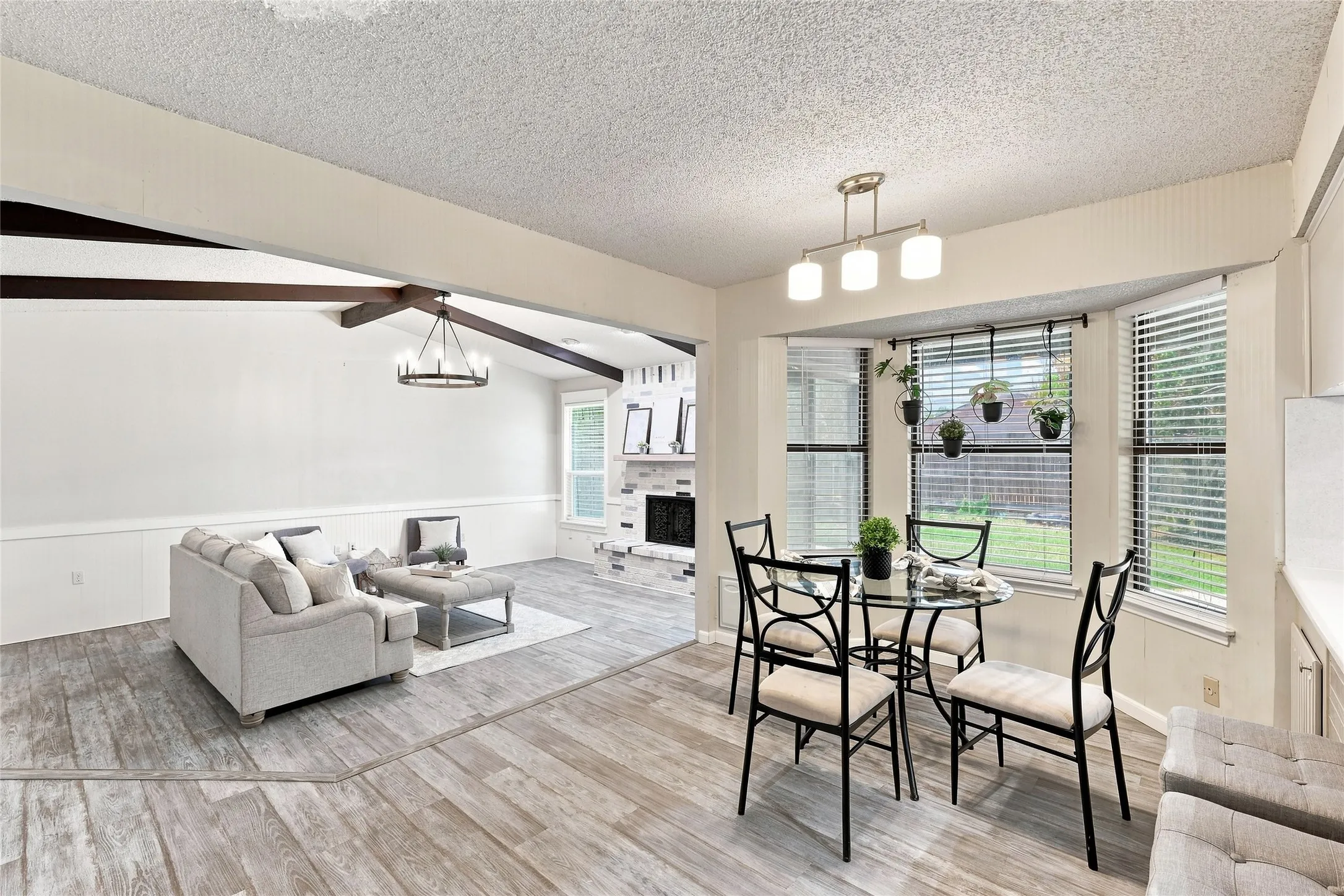 Single Family Residence For Sale in Tarrant County , 3113 Mossy Oak Lane, Bedford, Texas 76021, 3 Bedroom, 2 Bathroom, 2 Garage spaces, 1,719 Sqft, built in 1981, mls#21361748, Real Estate Agent in Bedford, Homes For Sale in Tarrant county, Homes For Sale in Bedford, Realtor in Bedford Texas, Real Estate Brokerage Independent Realty Texas, Luminita Cordes Realtor