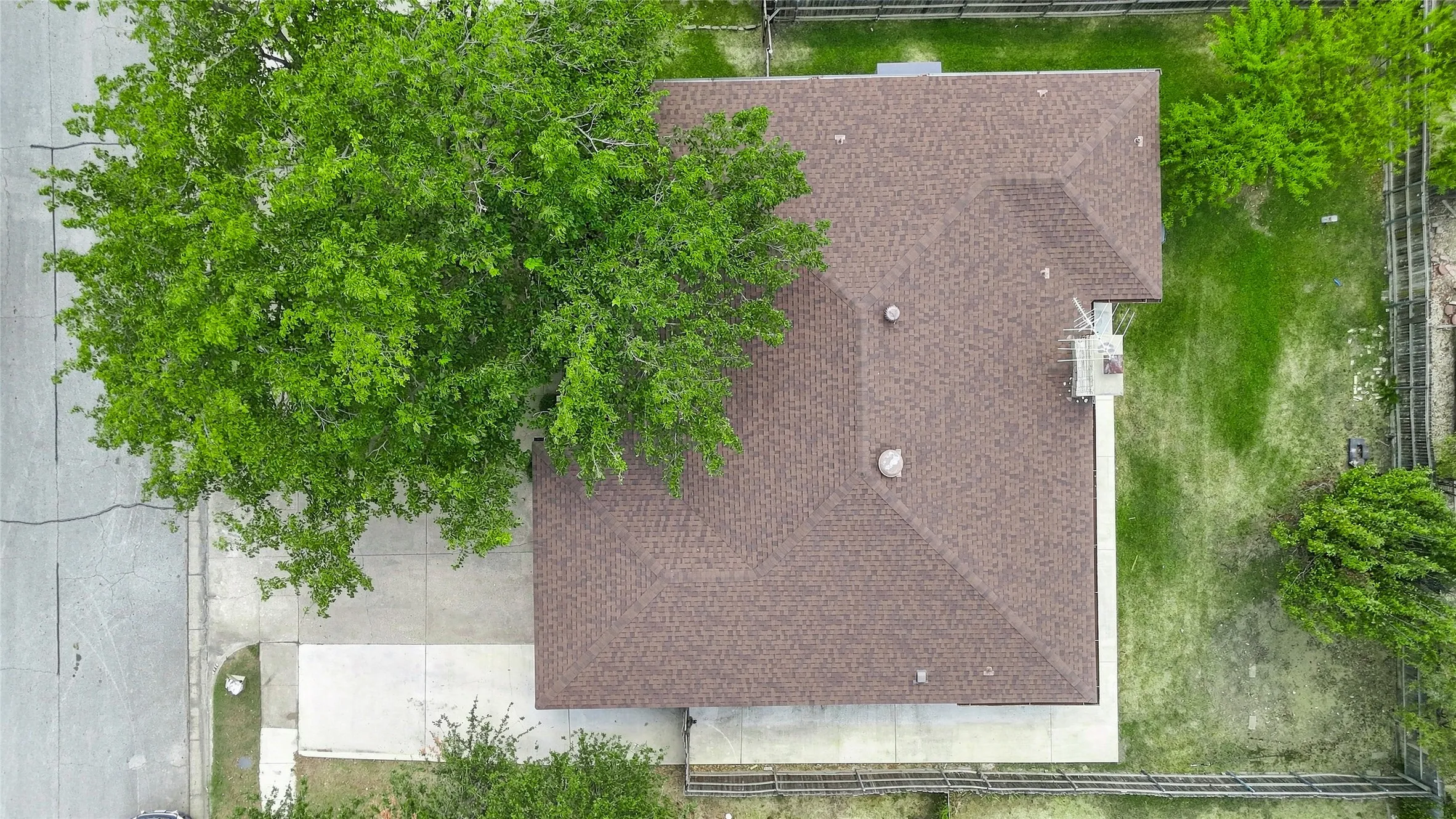 Single Family Residence For Sale in Tarrant County , 3113 Mossy Oak Lane, Bedford, Texas 76021, 3 Bedroom, 2 Bathroom, 2 Garage spaces, 1,719 Sqft, built in 1981, mls#21361748, Real Estate Agent in Bedford, Homes For Sale in Tarrant county, Homes For Sale in Bedford, Realtor in Bedford Texas, Real Estate Brokerage Independent Realty Texas, Luminita Cordes Realtor