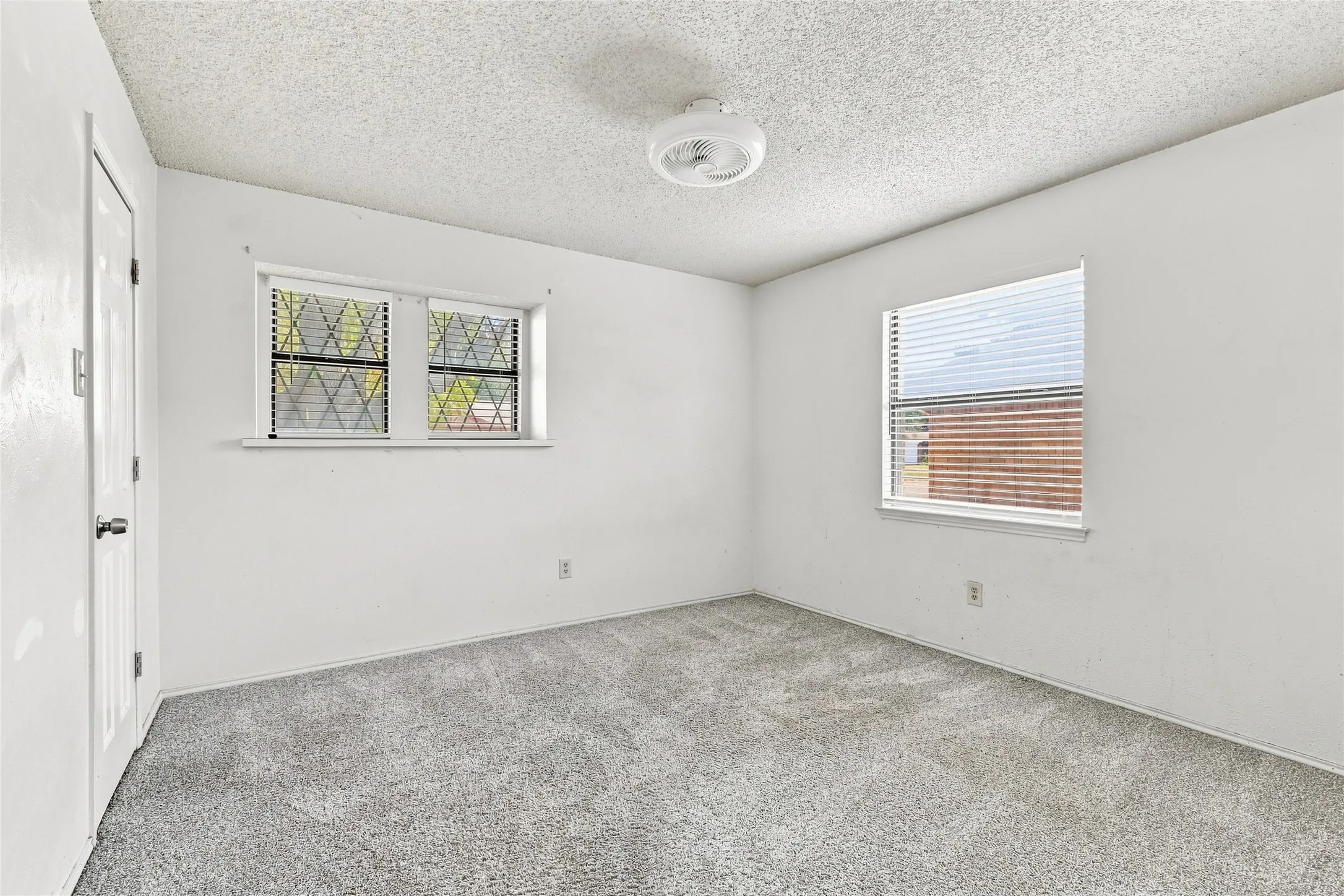 Single Family Residence For Sale in Tarrant County , 3113 Mossy Oak Lane, Bedford, Texas 76021, 3 Bedroom, 2 Bathroom, 2 Garage spaces, 1,719 Sqft, built in 1981, mls#21361748, Real Estate Agent in Bedford, Homes For Sale in Tarrant county, Homes For Sale in Bedford, Realtor in Bedford Texas, Real Estate Brokerage Independent Realty Texas, Luminita Cordes Realtor