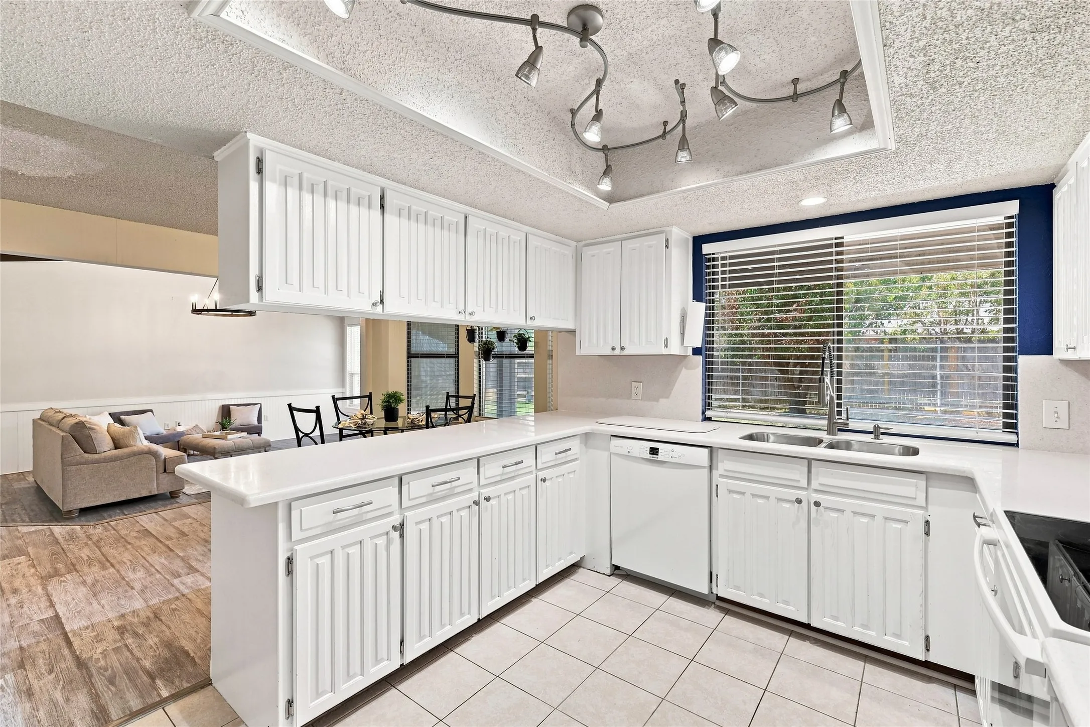 Single Family Residence For Sale in Tarrant County , 3113 Mossy Oak Lane, Bedford, Texas 76021, 3 Bedroom, 2 Bathroom, 2 Garage spaces, 1,719 Sqft, built in 1981, mls#21361748, Real Estate Agent in Bedford, Homes For Sale in Tarrant county, Homes For Sale in Bedford, Realtor in Bedford Texas, Real Estate Brokerage Independent Realty Texas, Luminita Cordes Realtor