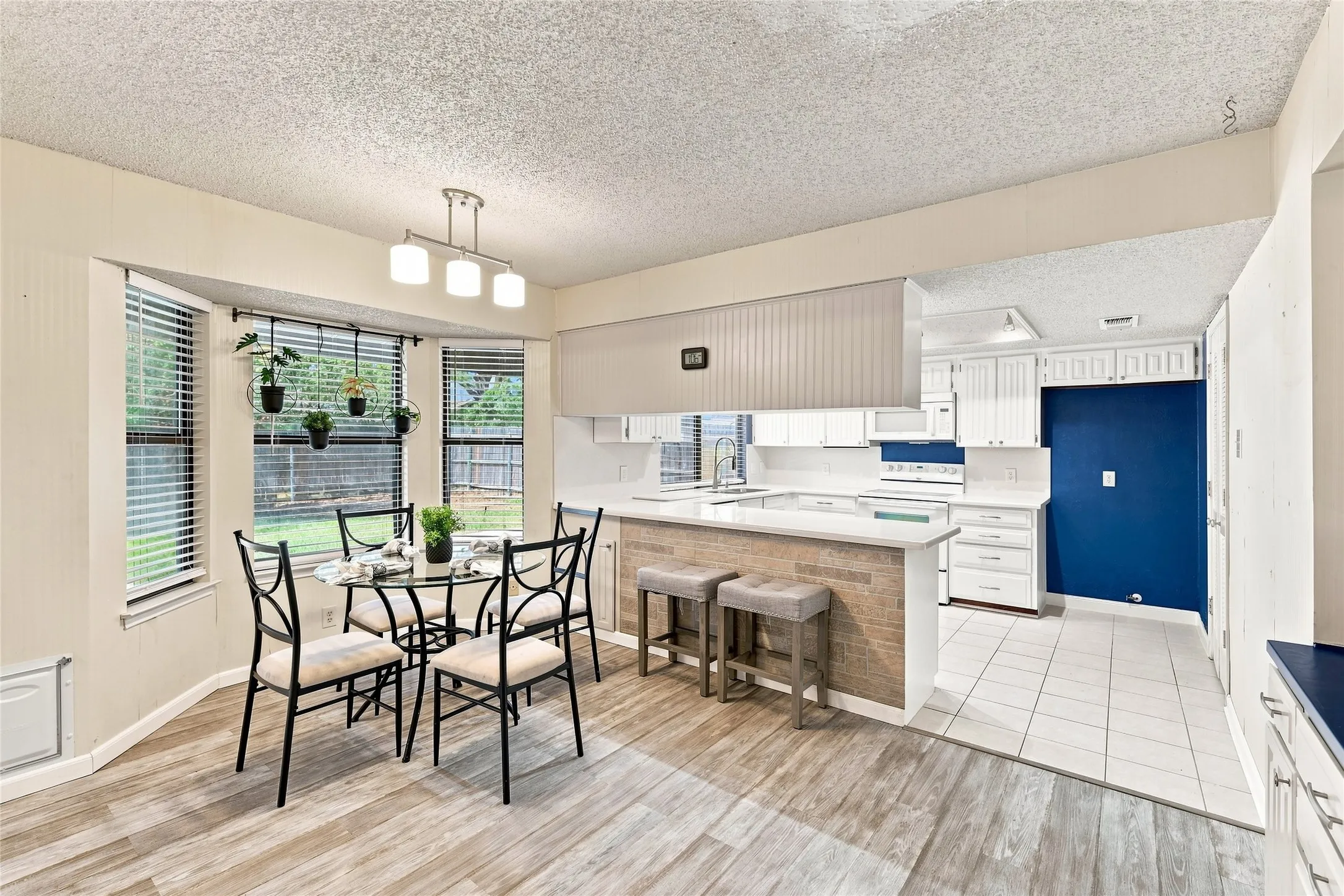 Single Family Residence For Sale in Tarrant County , 3113 Mossy Oak Lane, Bedford, Texas 76021, 3 Bedroom, 2 Bathroom, 2 Garage spaces, 1,719 Sqft, built in 1981, mls#21361748, Real Estate Agent in Bedford, Homes For Sale in Tarrant county, Homes For Sale in Bedford, Realtor in Bedford Texas, Real Estate Brokerage Independent Realty Texas, Luminita Cordes Realtor