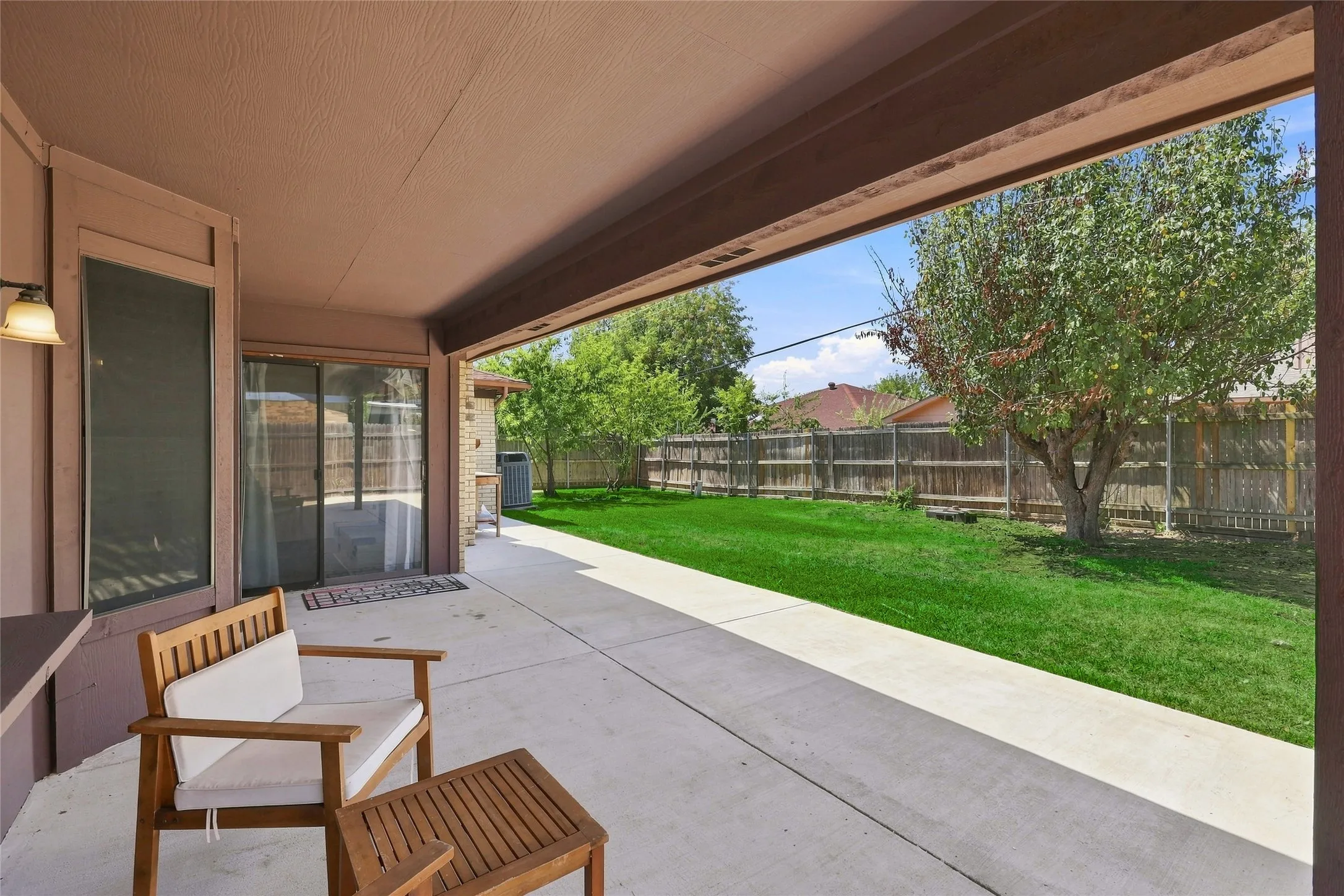 Single Family Residence For Sale in Tarrant County , 3113 Mossy Oak Lane, Bedford, Texas 76021, 3 Bedroom, 2 Bathroom, 2 Garage spaces, 1,719 Sqft, built in 1981, mls#21361748, Real Estate Agent in Bedford, Homes For Sale in Tarrant county, Homes For Sale in Bedford, Realtor in Bedford Texas, Real Estate Brokerage Independent Realty Texas, Luminita Cordes Realtor