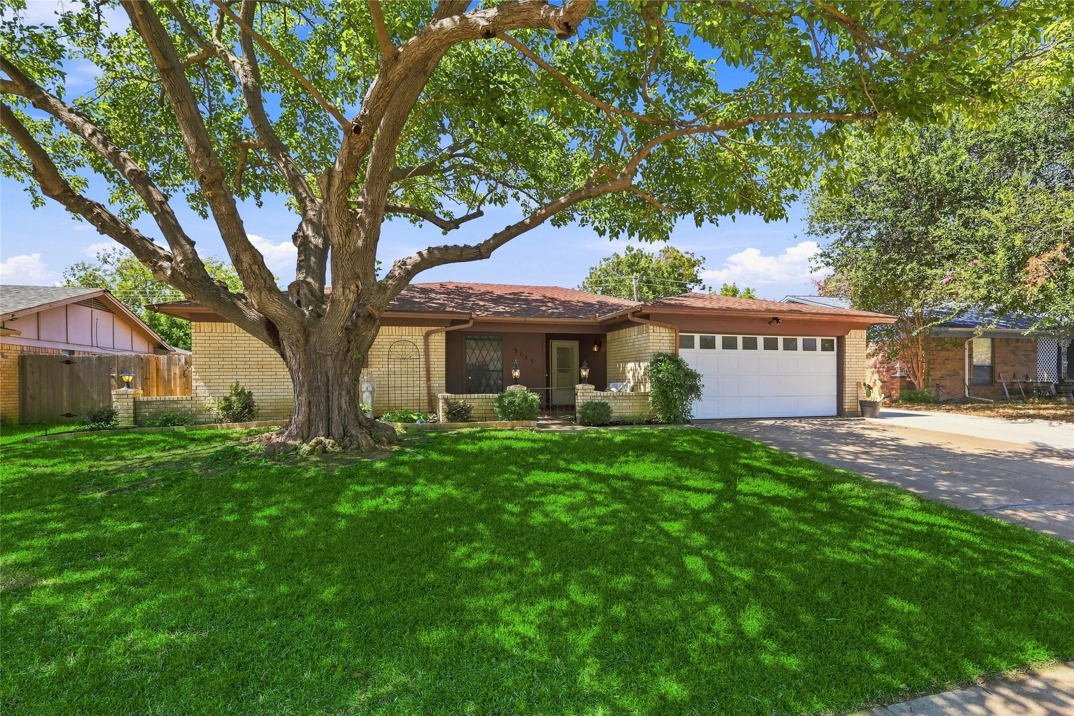 Single Family Residence For Sale in Tarrant County , 3113 Mossy Oak Lane, Bedford, Texas 76021, 3 Bedroom, 2 Bathroom, 2 Garage spaces, 1,719 Sqft, built in 1981, mls#21361748, Real Estate Agent in Bedford, Homes For Sale in Tarrant county, Homes For Sale in Bedford, Realtor in Bedford Texas, Real Estate Brokerage Independent Realty Texas, Luminita Cordes Realtor