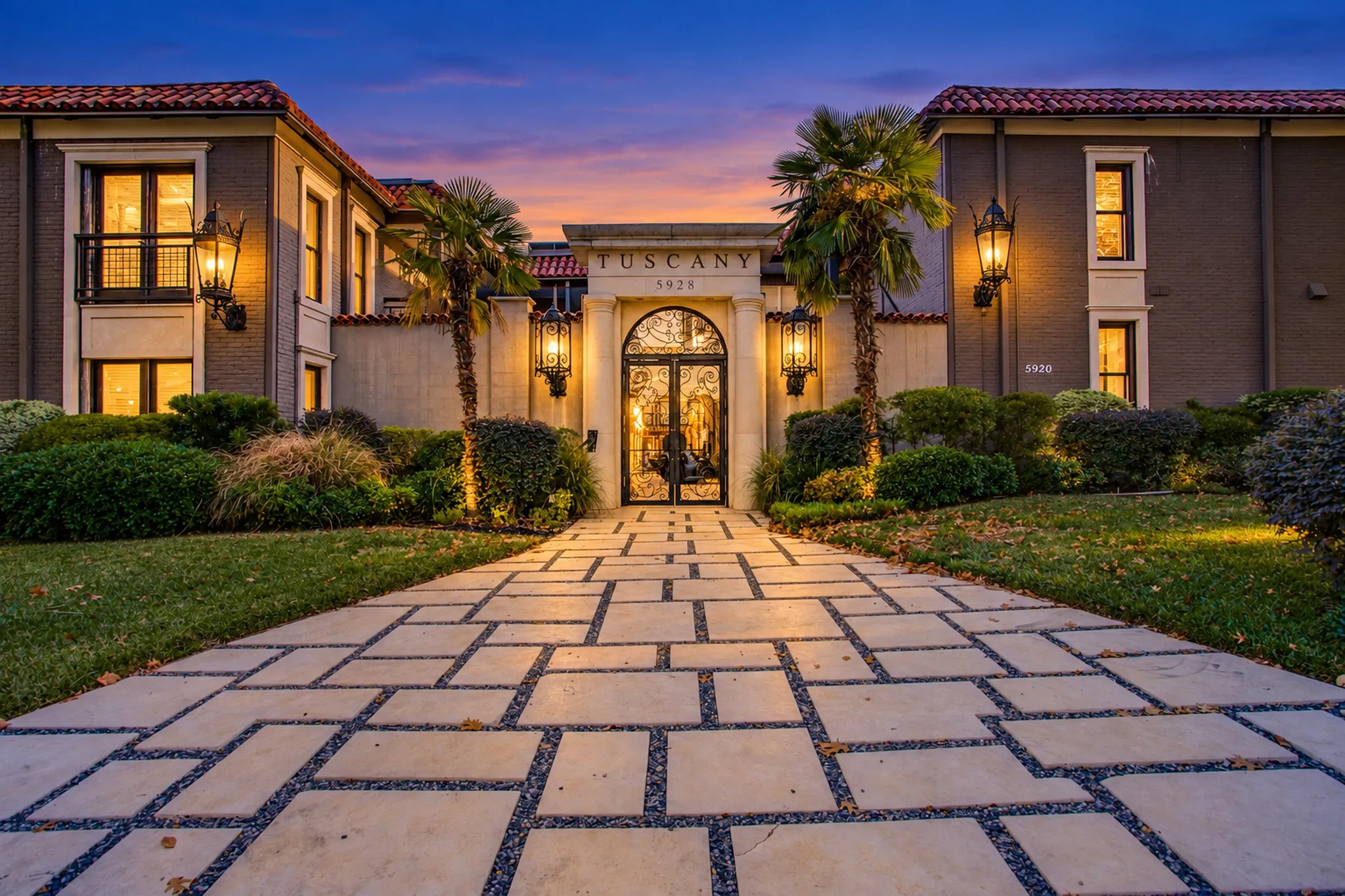 Condominium For Sale in Dallas County , 5934 Sandhurst Lane 208, Dallas, Texas 75206, 2 Bedroom, 2 Bathroom, Garage spaces, 1,080 Sqft, built in 1967, mls#21383505, Real Estate Agent in Dallas, Homes For Sale in Dallas county, Homes For Sale in Dallas, Realtor in Dallas Texas, Real Estate Brokerage Independent Realty Texas, Luminita Cordes Realtor