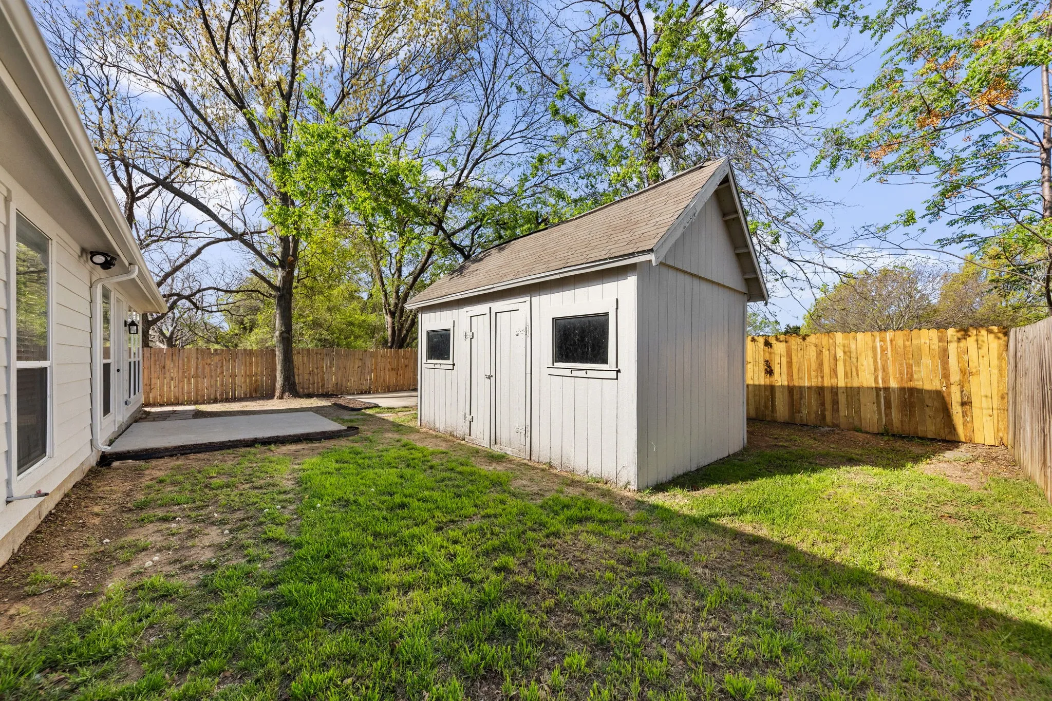 Single Family Residence For Sale in Denton County , 814 Lake Bluff Drive, Lake Dallas, Texas 75065, 3 Bedroom, 2 Bathroom, 2 Garage spaces, 1,888 Sqft, built in 1997, mls#21383561, Real Estate Agent in Lake Dallas, Homes For Sale in Denton county, Homes For Sale in Lake Dallas, Realtor in Lake Dallas Texas, Real Estate Brokerage Independent Realty Texas, Luminita Cordes Realtor