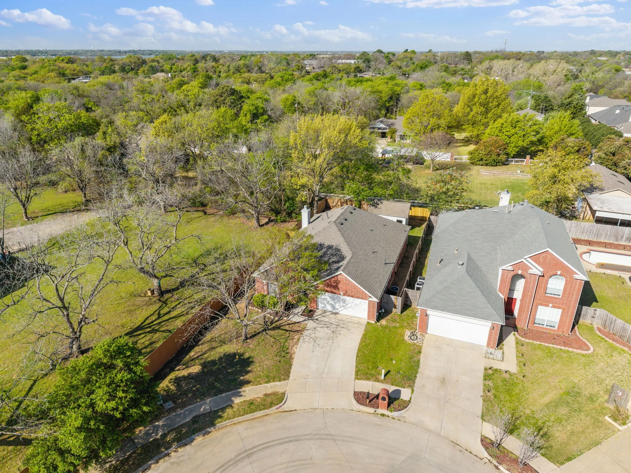Single Family Residence For Sale in Denton County , 814 Lake Bluff Drive, Lake Dallas, Texas 75065, 3 Bedroom, 2 Bathroom, 2 Garage spaces, 1,888 Sqft, built in 1997, mls#21383561, Real Estate Agent in Lake Dallas, Homes For Sale in Denton county, Homes For Sale in Lake Dallas, Realtor in Lake Dallas Texas, Real Estate Brokerage Independent Realty Texas, Luminita Cordes Realtor