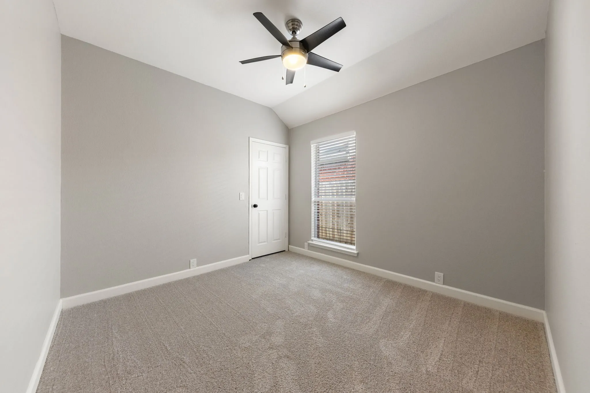 Single Family Residence For Sale in Denton County , 814 Lake Bluff Drive, Lake Dallas, Texas 75065, 3 Bedroom, 2 Bathroom, 2 Garage spaces, 1,888 Sqft, built in 1997, mls#21383561, Real Estate Agent in Lake Dallas, Homes For Sale in Denton county, Homes For Sale in Lake Dallas, Realtor in Lake Dallas Texas, Real Estate Brokerage Independent Realty Texas, Luminita Cordes Realtor