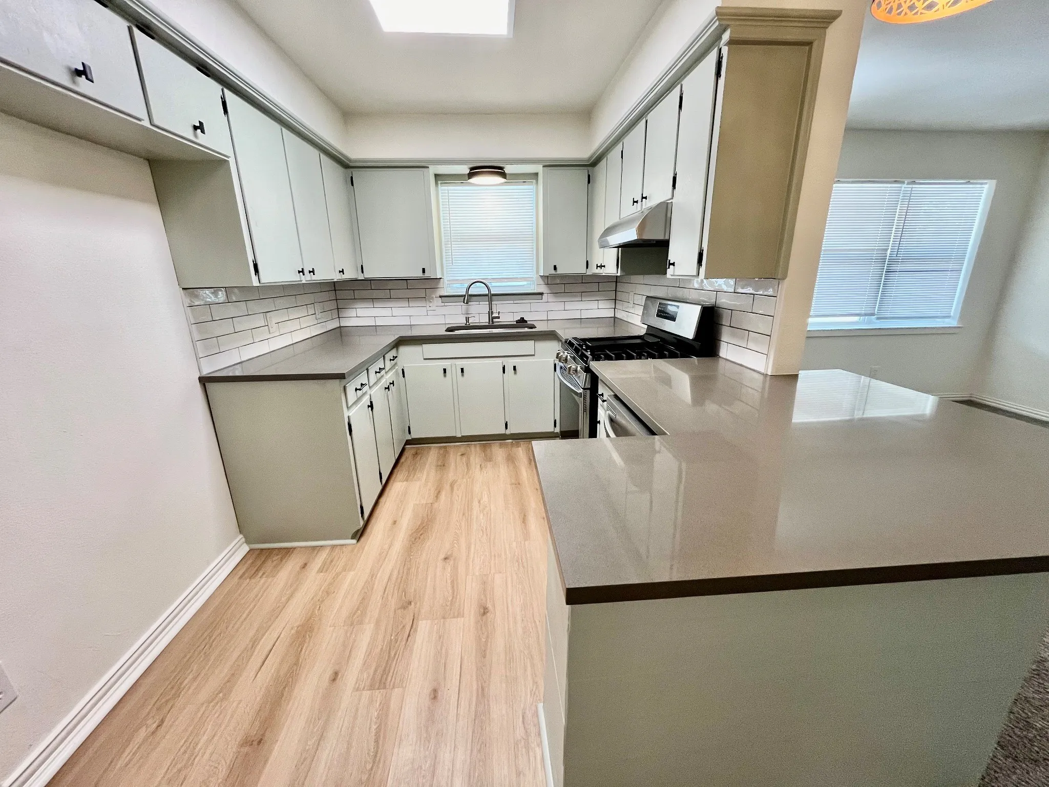 Single Family Residence For Rent in Kaufman County , 513 Burgett Street, Forney, Texas 75126, 2 Bedroom, 1 Bathroom, Garage spaces, 1,056 Sqft, built in 1970, mls#21383563, Real Estate Agent in Forney, Homes For Rent in Kaufman county, Homes For Rent in Forney, Realtor in Forney Texas, Real Estate Brokerage Independent Realty Texas, Luminita Cordes Realtor
