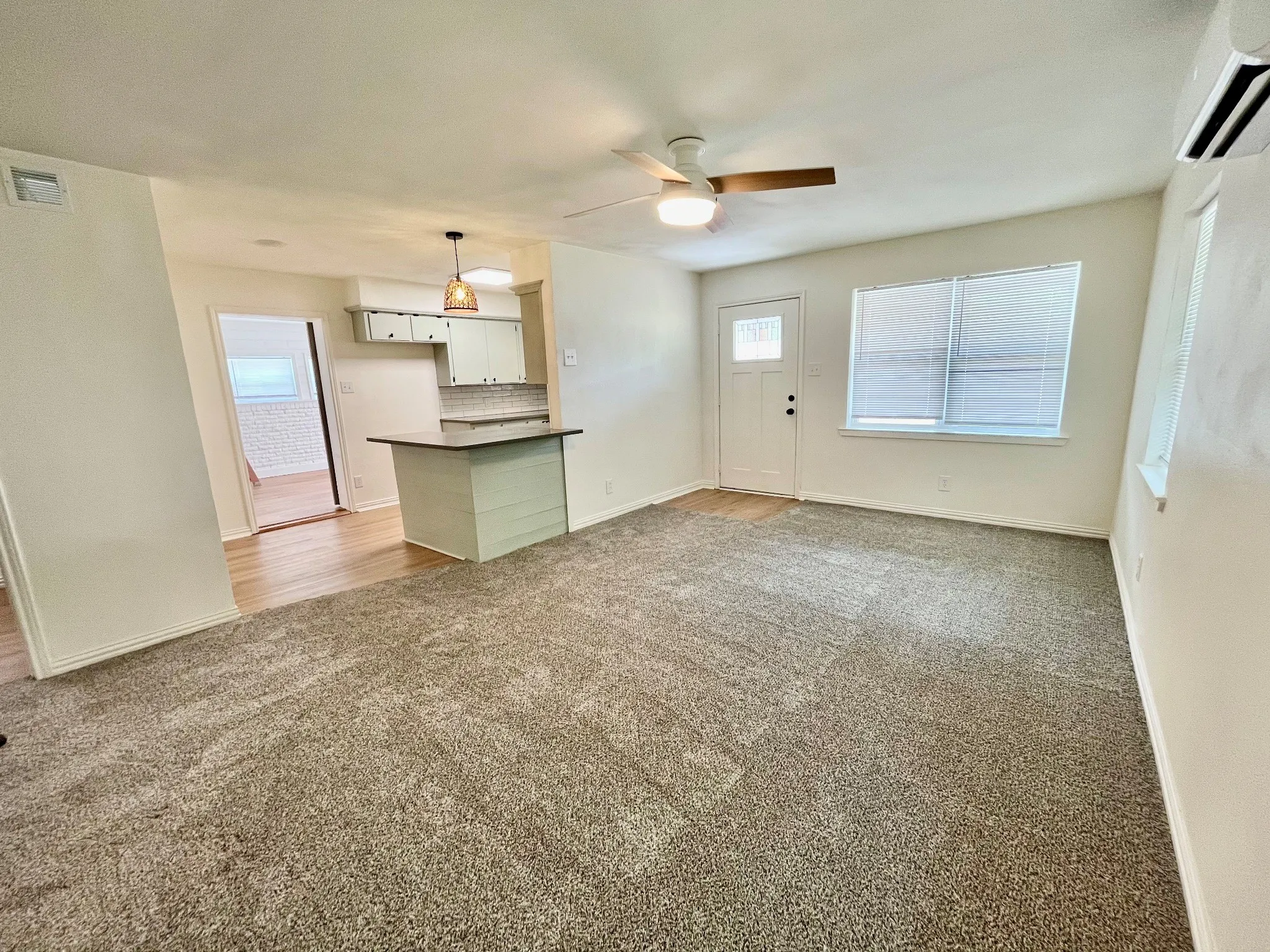 Single Family Residence For Rent in Kaufman County , 513 Burgett Street, Forney, Texas 75126, 2 Bedroom, 1 Bathroom, Garage spaces, 1,056 Sqft, built in 1970, mls#21383563, Real Estate Agent in Forney, Homes For Rent in Kaufman county, Homes For Rent in Forney, Realtor in Forney Texas, Real Estate Brokerage Independent Realty Texas, Luminita Cordes Realtor