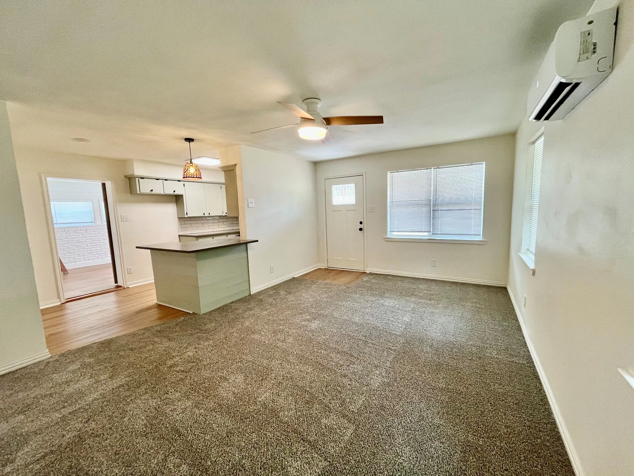 Single Family Residence For Rent in Kaufman County , 513 Burgett Street, Forney, Texas 75126, 2 Bedroom, 1 Bathroom, Garage spaces, 1,056 Sqft, built in 1970, mls#21383563, Real Estate Agent in Forney, Homes For Rent in Kaufman county, Homes For Rent in Forney, Realtor in Forney Texas, Real Estate Brokerage Independent Realty Texas, Luminita Cordes Realtor