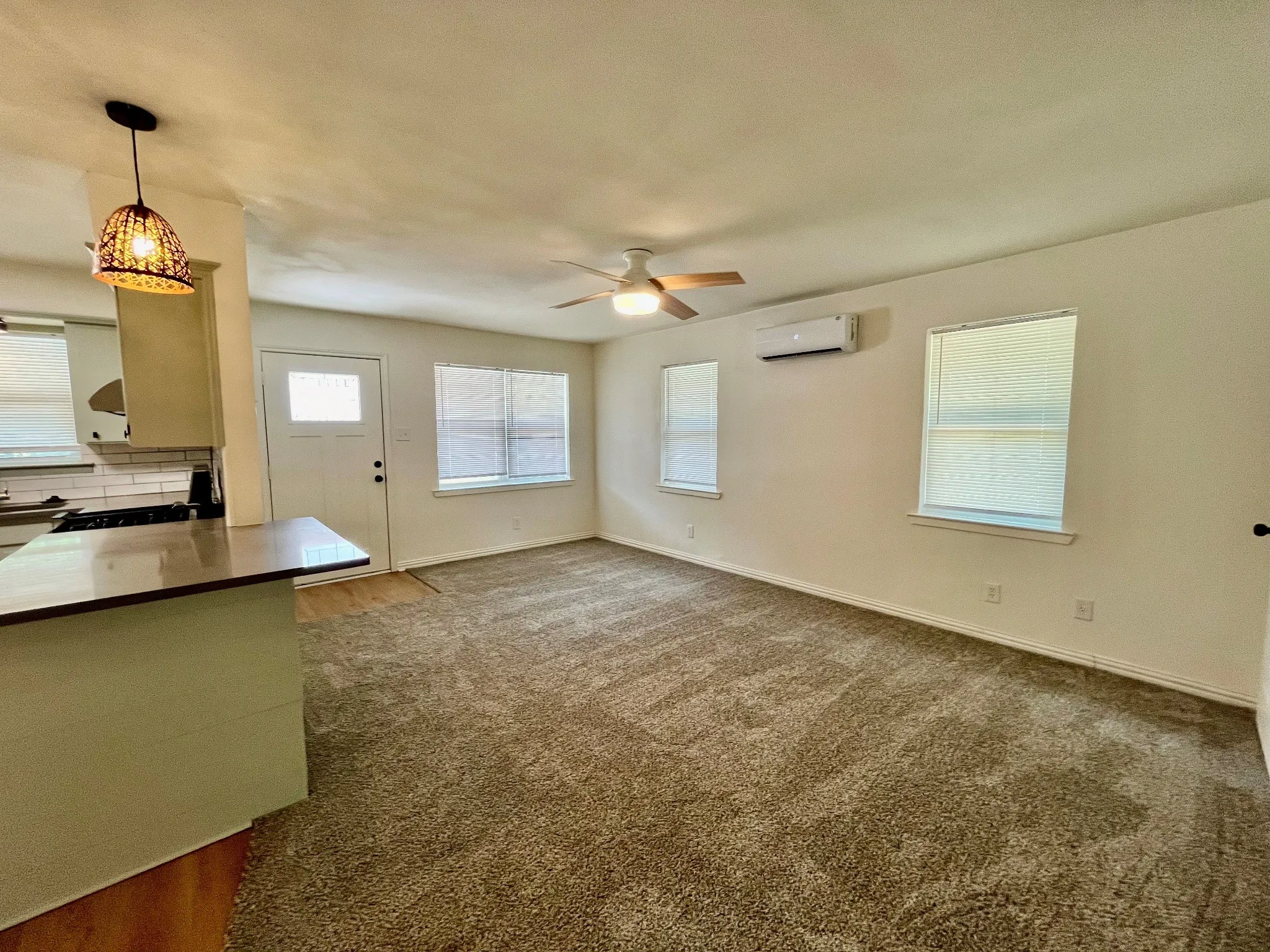 Single Family Residence For Rent in Kaufman County , 513 Burgett Street, Forney, Texas 75126, 2 Bedroom, 1 Bathroom, Garage spaces, 1,056 Sqft, built in 1970, mls#21383563, Real Estate Agent in Forney, Homes For Rent in Kaufman county, Homes For Rent in Forney, Realtor in Forney Texas, Real Estate Brokerage Independent Realty Texas, Luminita Cordes Realtor