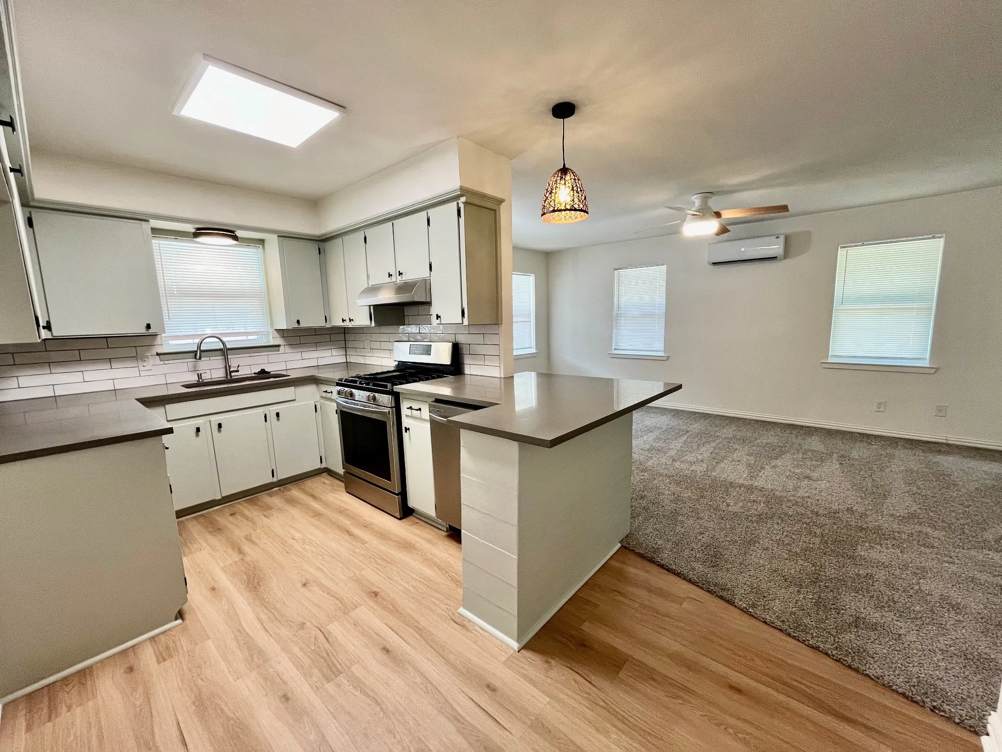 Single Family Residence For Rent in Kaufman County , 513 Burgett Street, Forney, Texas 75126, 2 Bedroom, 1 Bathroom, Garage spaces, 1,056 Sqft, built in 1970, mls#21383563, Real Estate Agent in Forney, Homes For Rent in Kaufman county, Homes For Rent in Forney, Realtor in Forney Texas, Real Estate Brokerage Independent Realty Texas, Luminita Cordes Realtor