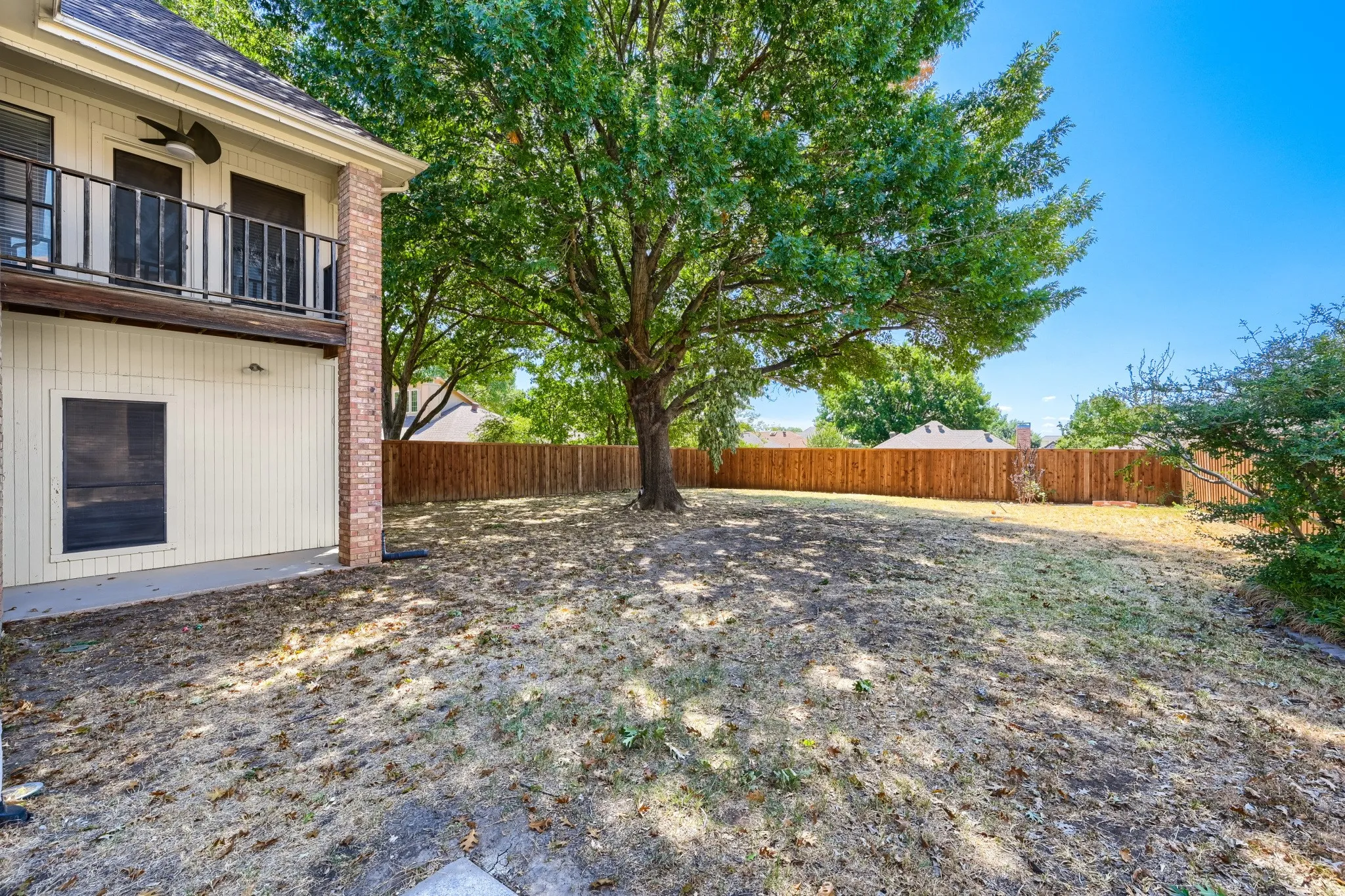Single Family Residence For Sale in Dallas County , 100 Coventry Court, Irving, Texas 75061, 3 Bedroom, 3 Bathroom, 2 Garage spaces, 2,429 Sqft, built in 1986, mls#21261756, Real Estate Agent in Irving, Homes For Sale in Dallas county, Homes For Sale in Irving, Realtor in Irving Texas, Real Estate Brokerage Independent Realty Texas, Luminita Cordes Realtor