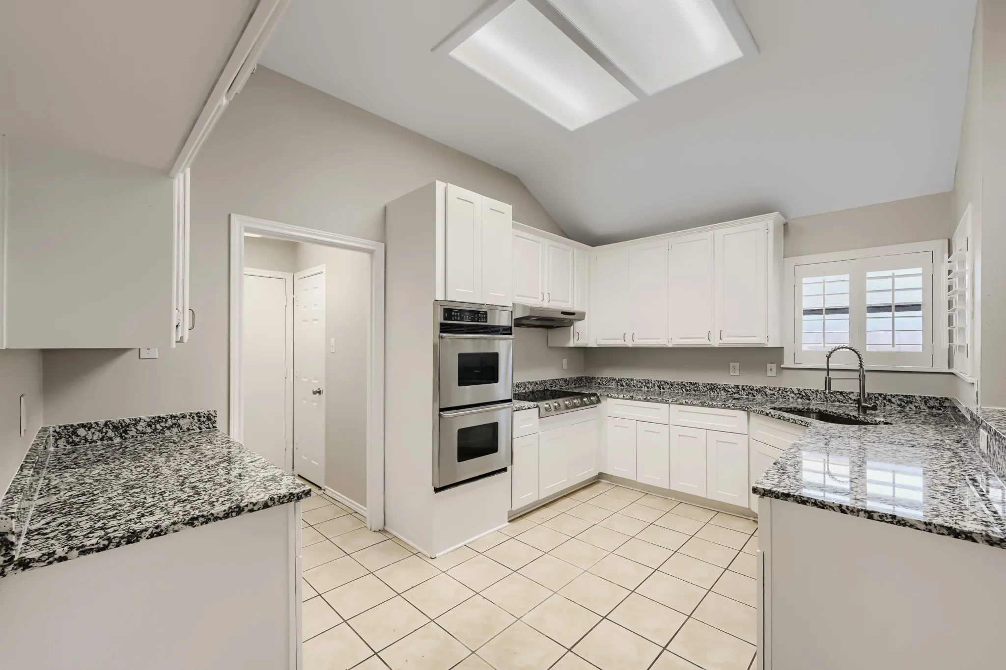 Single Family Residence For Sale in Dallas County , 100 Coventry Court, Irving, Texas 75061, 3 Bedroom, 3 Bathroom, 2 Garage spaces, 2,429 Sqft, built in 1986, mls#21261756, Real Estate Agent in Irving, Homes For Sale in Dallas county, Homes For Sale in Irving, Realtor in Irving Texas, Real Estate Brokerage Independent Realty Texas, Luminita Cordes Realtor