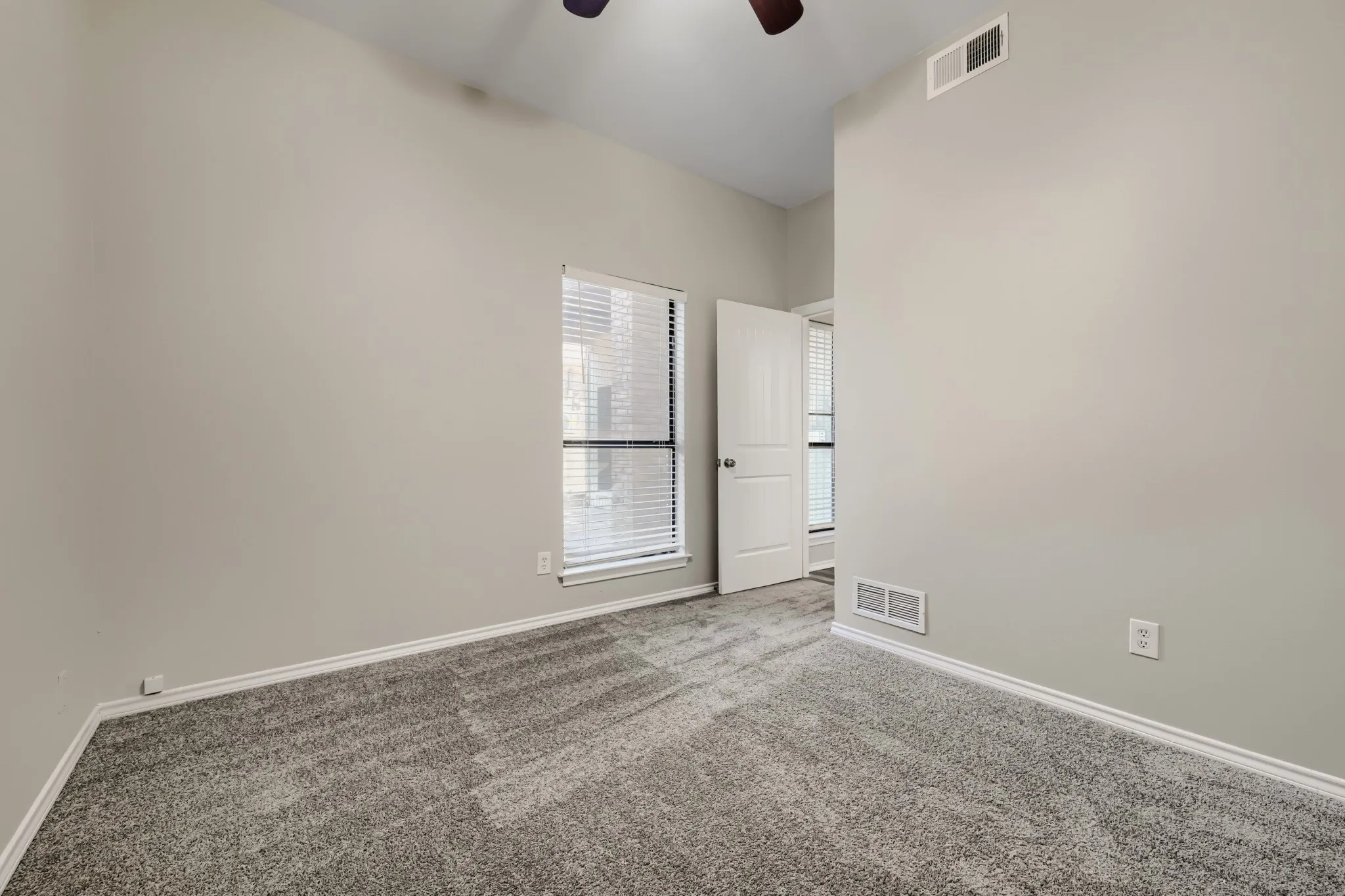 Single Family Residence For Sale in Dallas County , 100 Coventry Court, Irving, Texas 75061, 3 Bedroom, 3 Bathroom, 2 Garage spaces, 2,429 Sqft, built in 1986, mls#21261756, Real Estate Agent in Irving, Homes For Sale in Dallas county, Homes For Sale in Irving, Realtor in Irving Texas, Real Estate Brokerage Independent Realty Texas, Luminita Cordes Realtor
