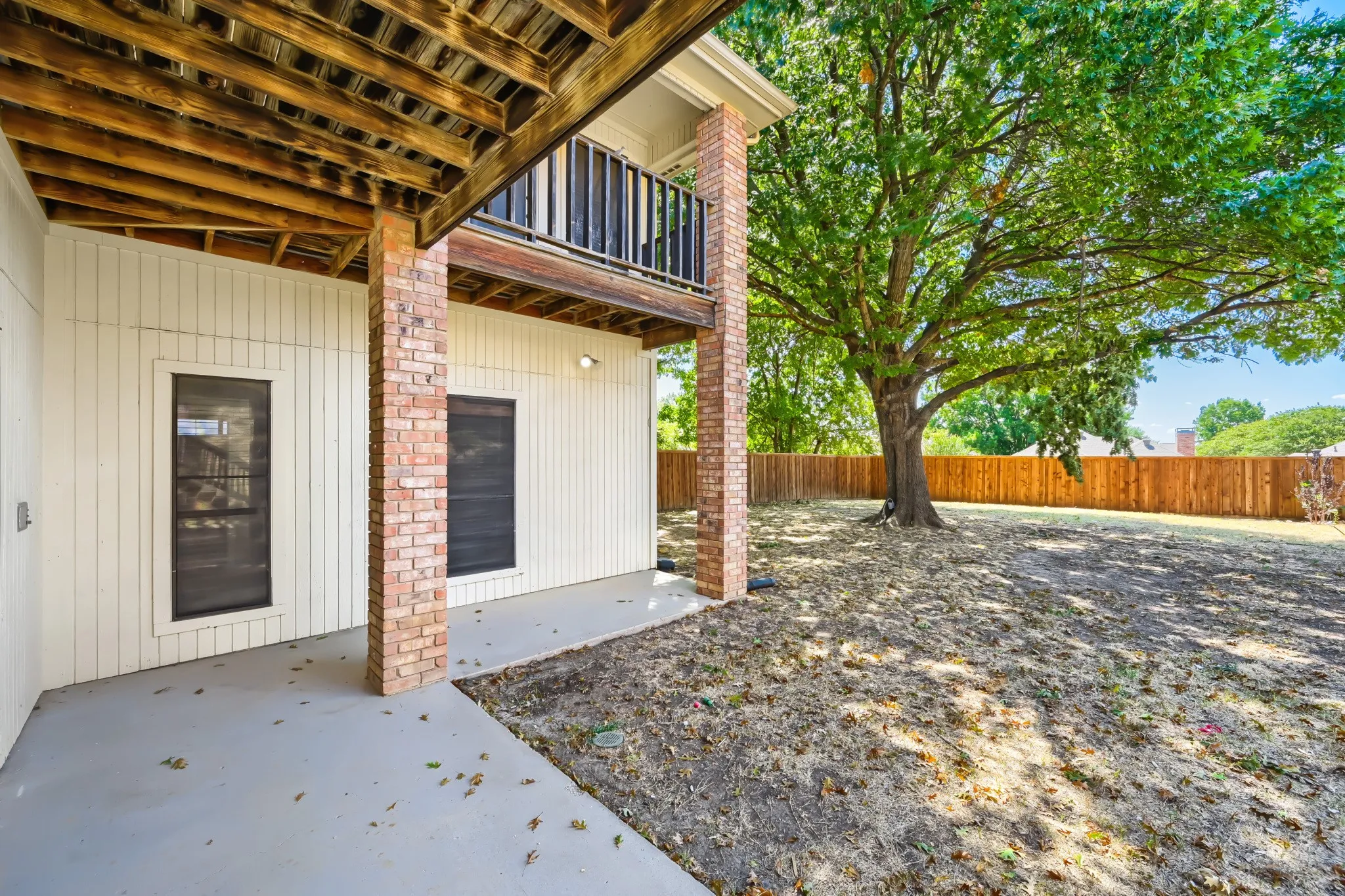 Single Family Residence For Sale in Dallas County , 100 Coventry Court, Irving, Texas 75061, 3 Bedroom, 3 Bathroom, 2 Garage spaces, 2,429 Sqft, built in 1986, mls#21261756, Real Estate Agent in Irving, Homes For Sale in Dallas county, Homes For Sale in Irving, Realtor in Irving Texas, Real Estate Brokerage Independent Realty Texas, Luminita Cordes Realtor