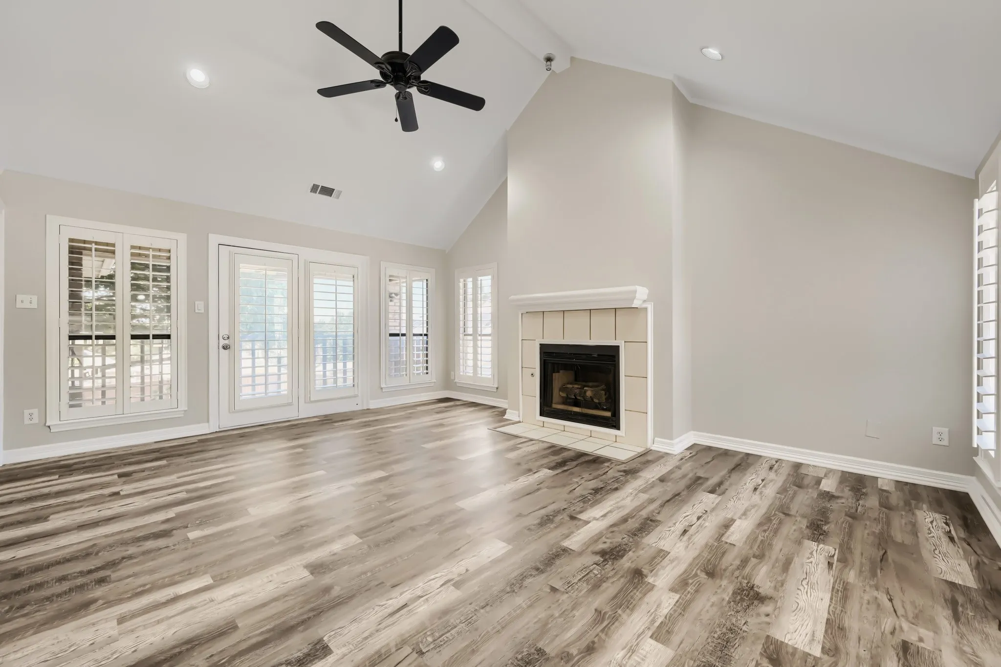 Single Family Residence For Sale in Dallas County , 100 Coventry Court, Irving, Texas 75061, 3 Bedroom, 3 Bathroom, 2 Garage spaces, 2,429 Sqft, built in 1986, mls#21261756, Real Estate Agent in Irving, Homes For Sale in Dallas county, Homes For Sale in Irving, Realtor in Irving Texas, Real Estate Brokerage Independent Realty Texas, Luminita Cordes Realtor