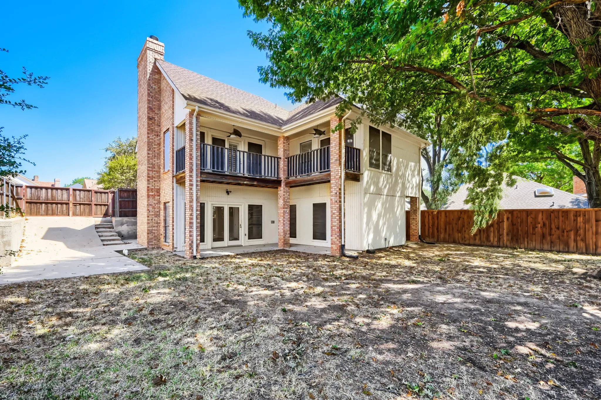 Single Family Residence For Sale in Dallas County , 100 Coventry Court, Irving, Texas 75061, 3 Bedroom, 3 Bathroom, 2 Garage spaces, 2,429 Sqft, built in 1986, mls#21261756, Real Estate Agent in Irving, Homes For Sale in Dallas county, Homes For Sale in Irving, Realtor in Irving Texas, Real Estate Brokerage Independent Realty Texas, Luminita Cordes Realtor