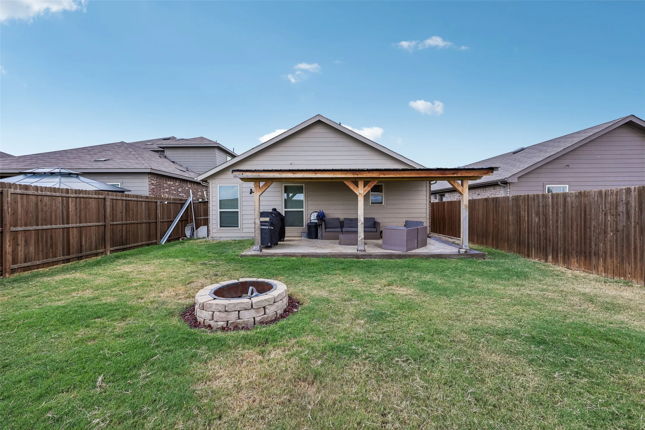 Single Family Residence For Sale in Hunt County , 2205 Feeder Way, Royse City, Texas 75189, 3 Bedroom, 2 Bathroom, 2 Garage spaces, 1,409 Sqft, built in 2023, mls#21383245, Real Estate Agent in Royse City, Homes For Sale in Hunt county, Homes For Sale in Royse City, Realtor in Royse City Texas, Real Estate Brokerage Independent Realty Texas, Luminita Cordes Realtor