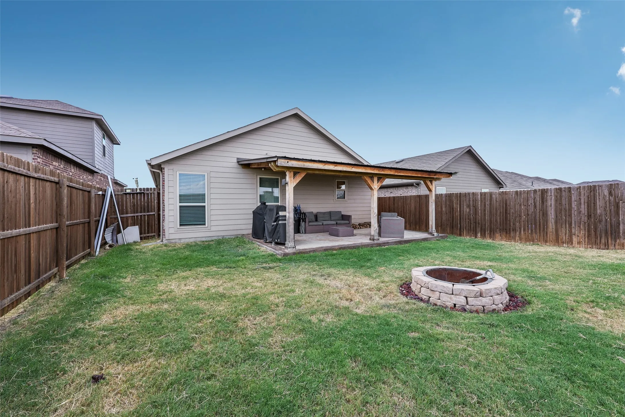 Single Family Residence For Sale in Hunt County , 2205 Feeder Way, Royse City, Texas 75189, 3 Bedroom, 2 Bathroom, 2 Garage spaces, 1,409 Sqft, built in 2023, mls#21383245, Real Estate Agent in Royse City, Homes For Sale in Hunt county, Homes For Sale in Royse City, Realtor in Royse City Texas, Real Estate Brokerage Independent Realty Texas, Luminita Cordes Realtor