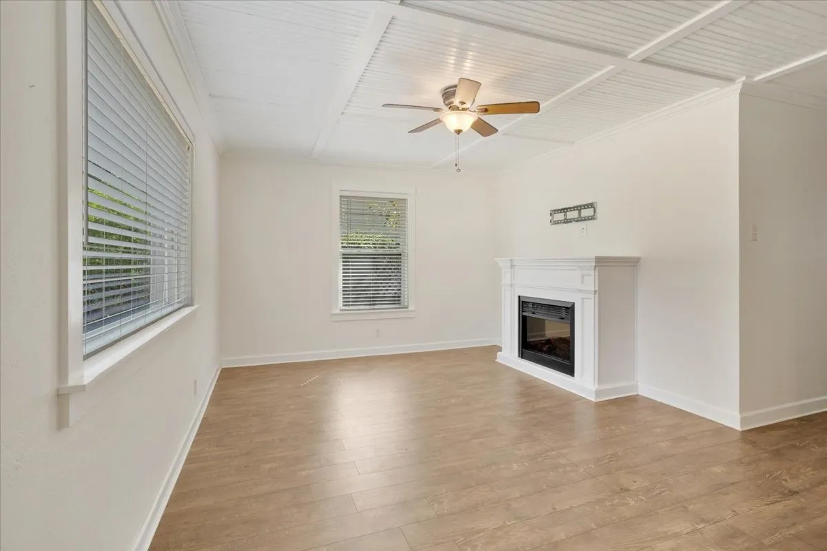 Single Family Residence For Rent in Grayson County , 2532 Steven Drive, Denison, Texas 75020, 3 Bedroom, 1 Bathroom, Garage spaces, 1,239 Sqft, built in 1962, mls#21373898, Real Estate Agent in Denison, Homes For Rent in Grayson county, Homes For Rent in Denison, Realtor in Denison Texas, Real Estate Brokerage Independent Realty Texas, Luminita Cordes Realtor