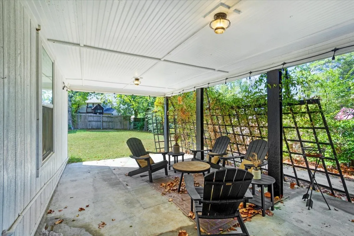 Single Family Residence For Rent in Grayson County , 2532 Steven Drive, Denison, Texas 75020, 3 Bedroom, 1 Bathroom, Garage spaces, 1,239 Sqft, built in 1962, mls#21373898, Real Estate Agent in Denison, Homes For Rent in Grayson county, Homes For Rent in Denison, Realtor in Denison Texas, Real Estate Brokerage Independent Realty Texas, Luminita Cordes Realtor