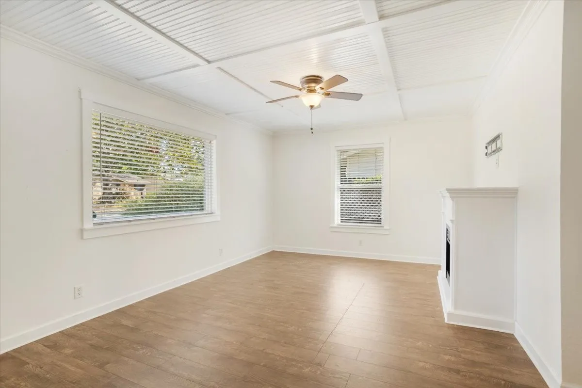 Single Family Residence For Rent in Grayson County , 2532 Steven Drive, Denison, Texas 75020, 3 Bedroom, 1 Bathroom, Garage spaces, 1,239 Sqft, built in 1962, mls#21373898, Real Estate Agent in Denison, Homes For Rent in Grayson county, Homes For Rent in Denison, Realtor in Denison Texas, Real Estate Brokerage Independent Realty Texas, Luminita Cordes Realtor