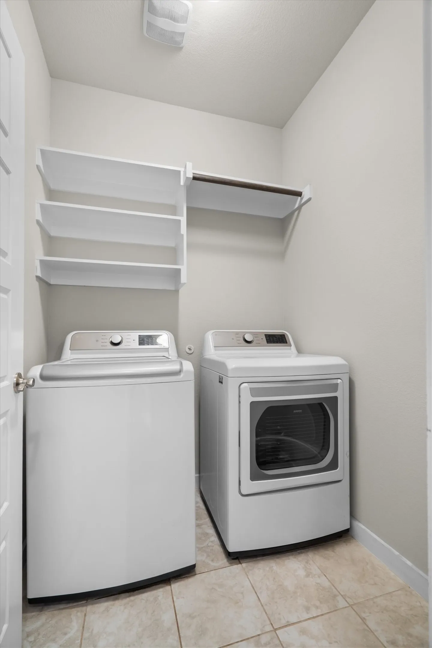 Single Family Residence For Sale in Denton County , 111 Rusk Street, Argyle, Texas 76226, 5 Bedroom, 3 Bathroom, 2 Garage spaces, 2,311 Sqft, built in 2019, mls#21365071, Real Estate Agent in Argyle, Homes For Sale in Denton county, Homes For Sale in Argyle, Realtor in Argyle Texas, Real Estate Brokerage Independent Realty Texas, Luminita Cordes Realtor