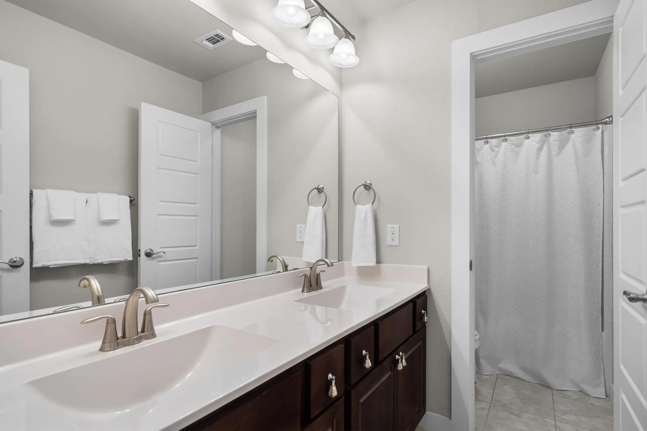 Single Family Residence For Sale in Denton County , 111 Rusk Street, Argyle, Texas 76226, 5 Bedroom, 3 Bathroom, 2 Garage spaces, 2,311 Sqft, built in 2019, mls#21365071, Real Estate Agent in Argyle, Homes For Sale in Denton county, Homes For Sale in Argyle, Realtor in Argyle Texas, Real Estate Brokerage Independent Realty Texas, Luminita Cordes Realtor