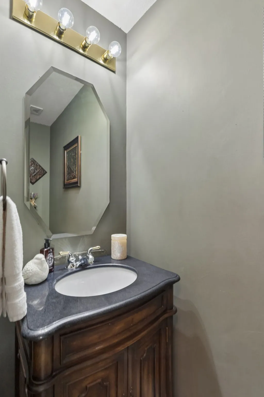 Single Family Residence For Sale in Collin County , 3009 Hemlock Lane, Mc Kinney, Texas 75070, 4 Bedroom, 3 Bathroom, 2 Garage spaces, 2,607 Sqft, built in 2000, mls#21380209, Real Estate Agent in Mc Kinney, Homes For Sale in Collin county, Homes For Sale in Mc Kinney, Realtor in Mc Kinney Texas, Real Estate Brokerage Independent Realty Texas, Luminita Cordes Realtor