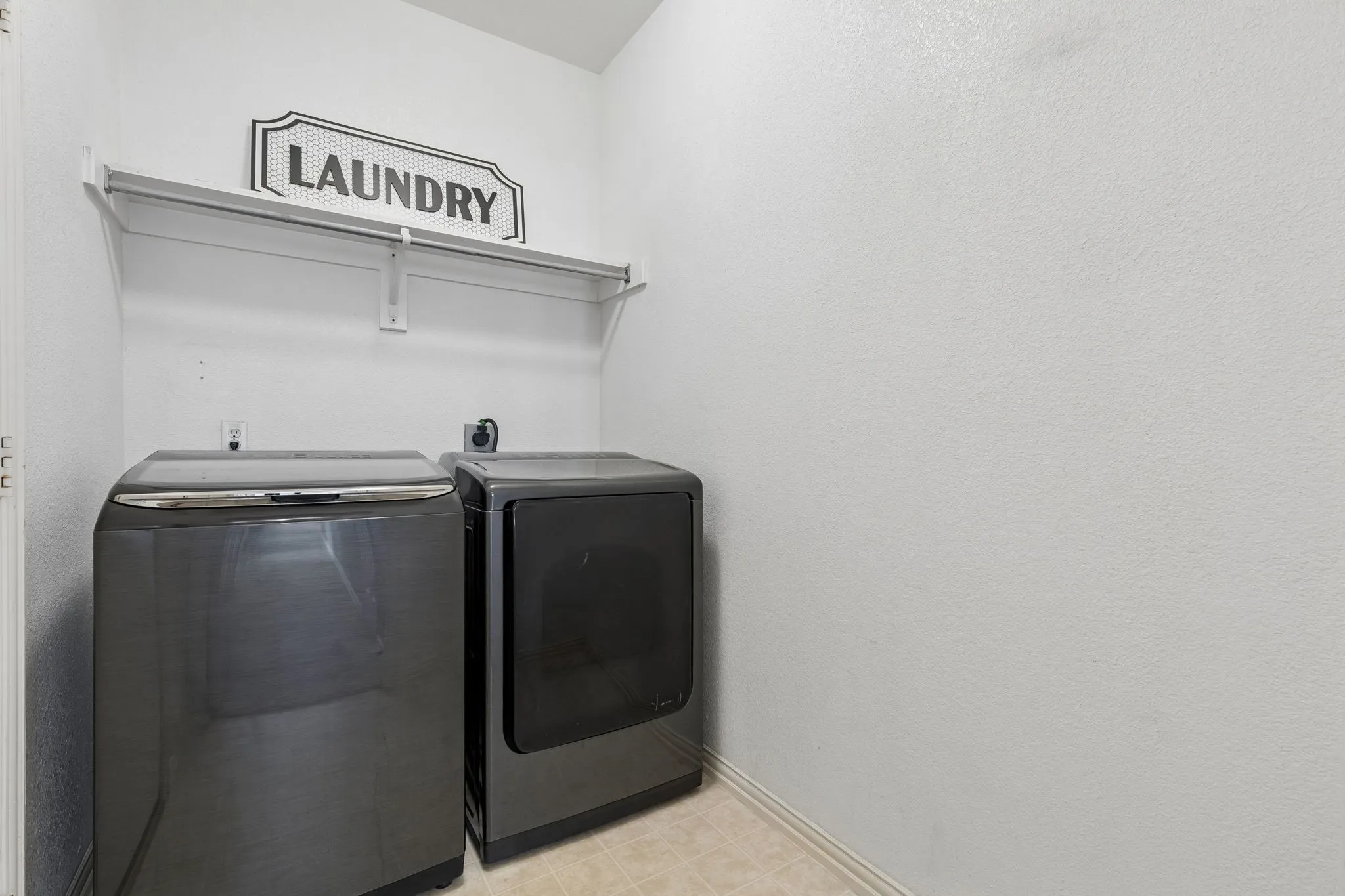 Single Family Residence For Sale in Collin County , 3009 Hemlock Lane, Mc Kinney, Texas 75070, 4 Bedroom, 3 Bathroom, 2 Garage spaces, 2,607 Sqft, built in 2000, mls#21380209, Real Estate Agent in Mc Kinney, Homes For Sale in Collin county, Homes For Sale in Mc Kinney, Realtor in Mc Kinney Texas, Real Estate Brokerage Independent Realty Texas, Luminita Cordes Realtor