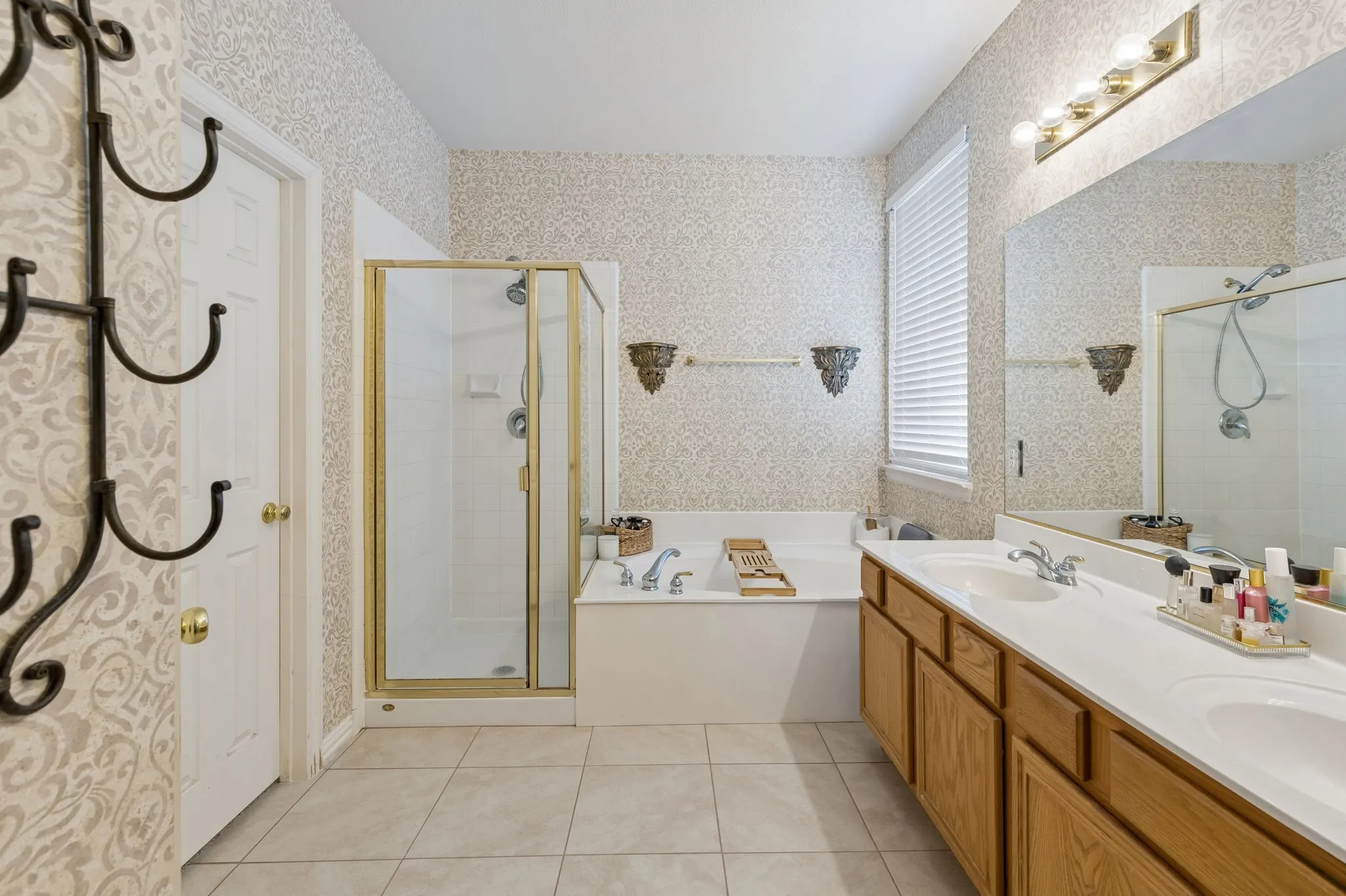 Single Family Residence For Sale in Collin County , 3009 Hemlock Lane, Mc Kinney, Texas 75070, 4 Bedroom, 3 Bathroom, 2 Garage spaces, 2,607 Sqft, built in 2000, mls#21380209, Real Estate Agent in Mc Kinney, Homes For Sale in Collin county, Homes For Sale in Mc Kinney, Realtor in Mc Kinney Texas, Real Estate Brokerage Independent Realty Texas, Luminita Cordes Realtor