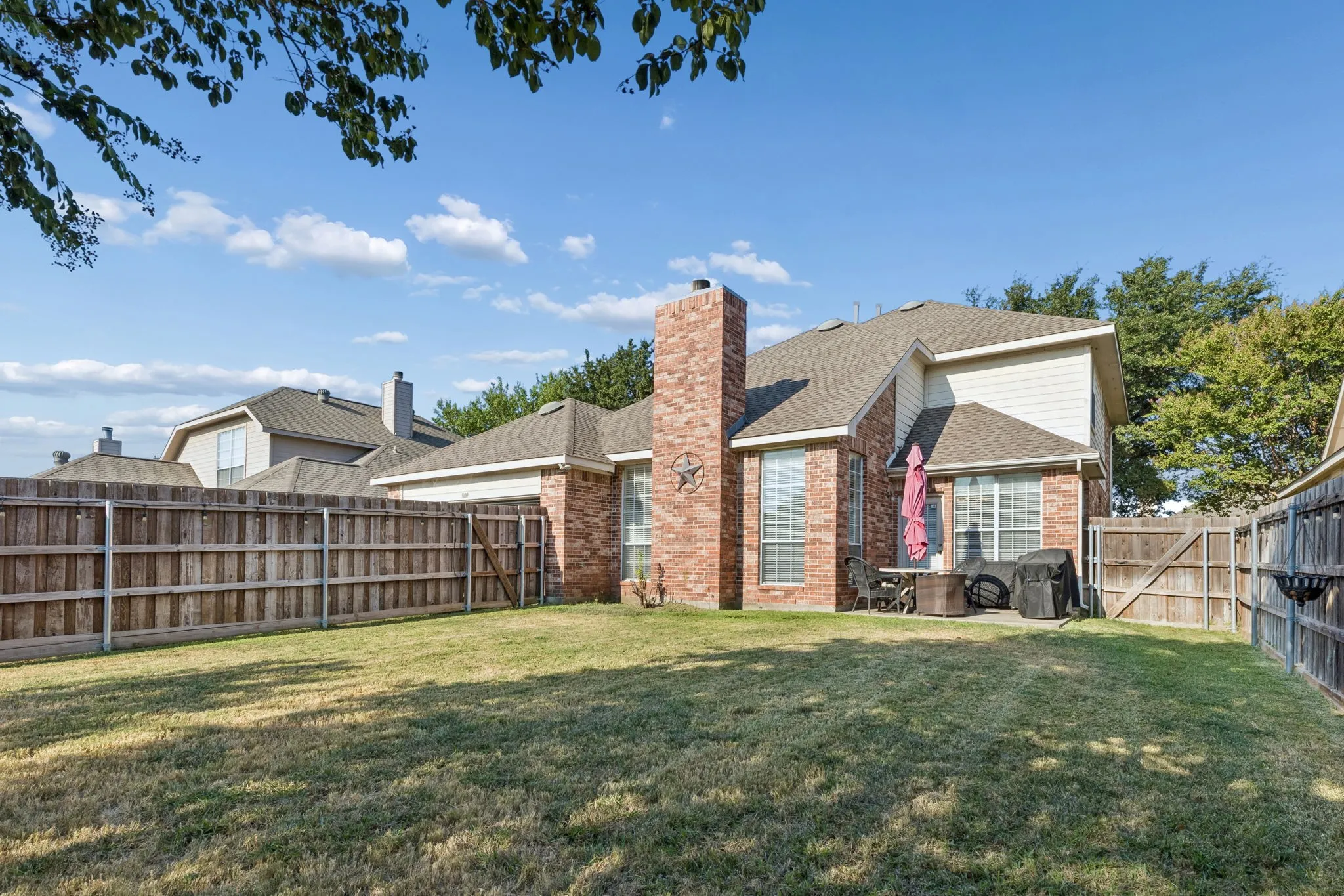 Single Family Residence For Sale in Collin County , 3009 Hemlock Lane, Mc Kinney, Texas 75070, 4 Bedroom, 3 Bathroom, 2 Garage spaces, 2,607 Sqft, built in 2000, mls#21380209, Real Estate Agent in Mc Kinney, Homes For Sale in Collin county, Homes For Sale in Mc Kinney, Realtor in Mc Kinney Texas, Real Estate Brokerage Independent Realty Texas, Luminita Cordes Realtor