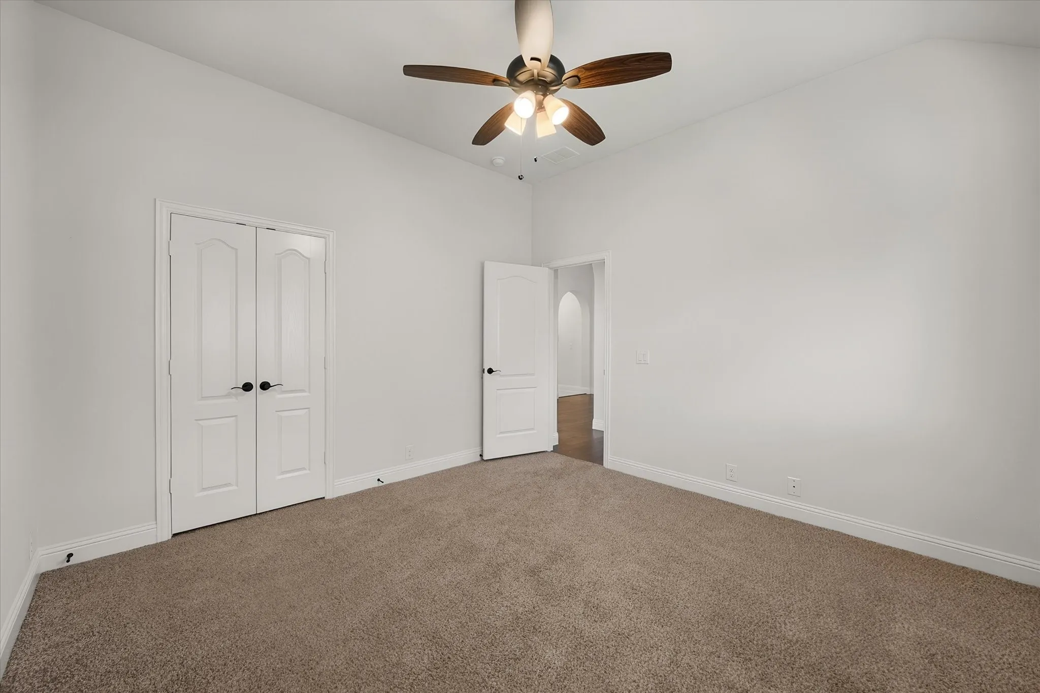 Single Family Residence For Sale in Ellis County , 5626 Rutherford Drive, Midlothian, Texas 76065, 4 Bedroom, 4 Bathroom, 3 Garage spaces, 3,381 Sqft, built in 2022, mls#21383316, Real Estate Agent in Midlothian, Homes For Sale in Ellis county, Homes For Sale in Midlothian, Realtor in Midlothian Texas, Real Estate Brokerage Independent Realty Texas, Luminita Cordes Realtor