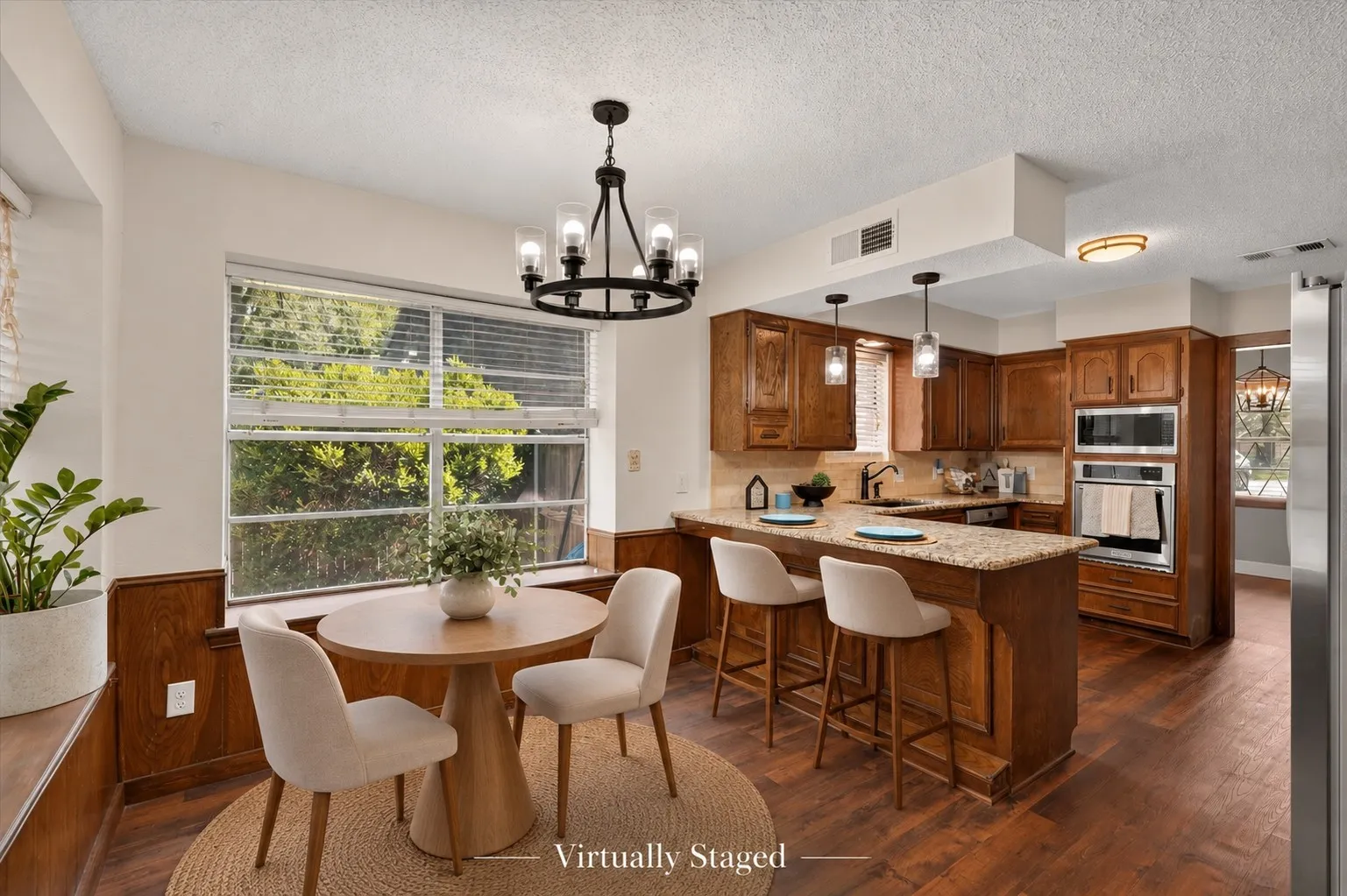Single Family Residence For Sale in Tarrant County , 1000 Cherry Court, Hurst, Texas 76053, 4 Bedroom, 4 Bathroom, 2 Garage spaces, 2,654 Sqft, built in 1974, mls#21380956, Real Estate Agent in Hurst, Homes For Sale in Tarrant county, Homes For Sale in Hurst, Realtor in Hurst Texas, Real Estate Brokerage Independent Realty Texas, Luminita Cordes Realtor