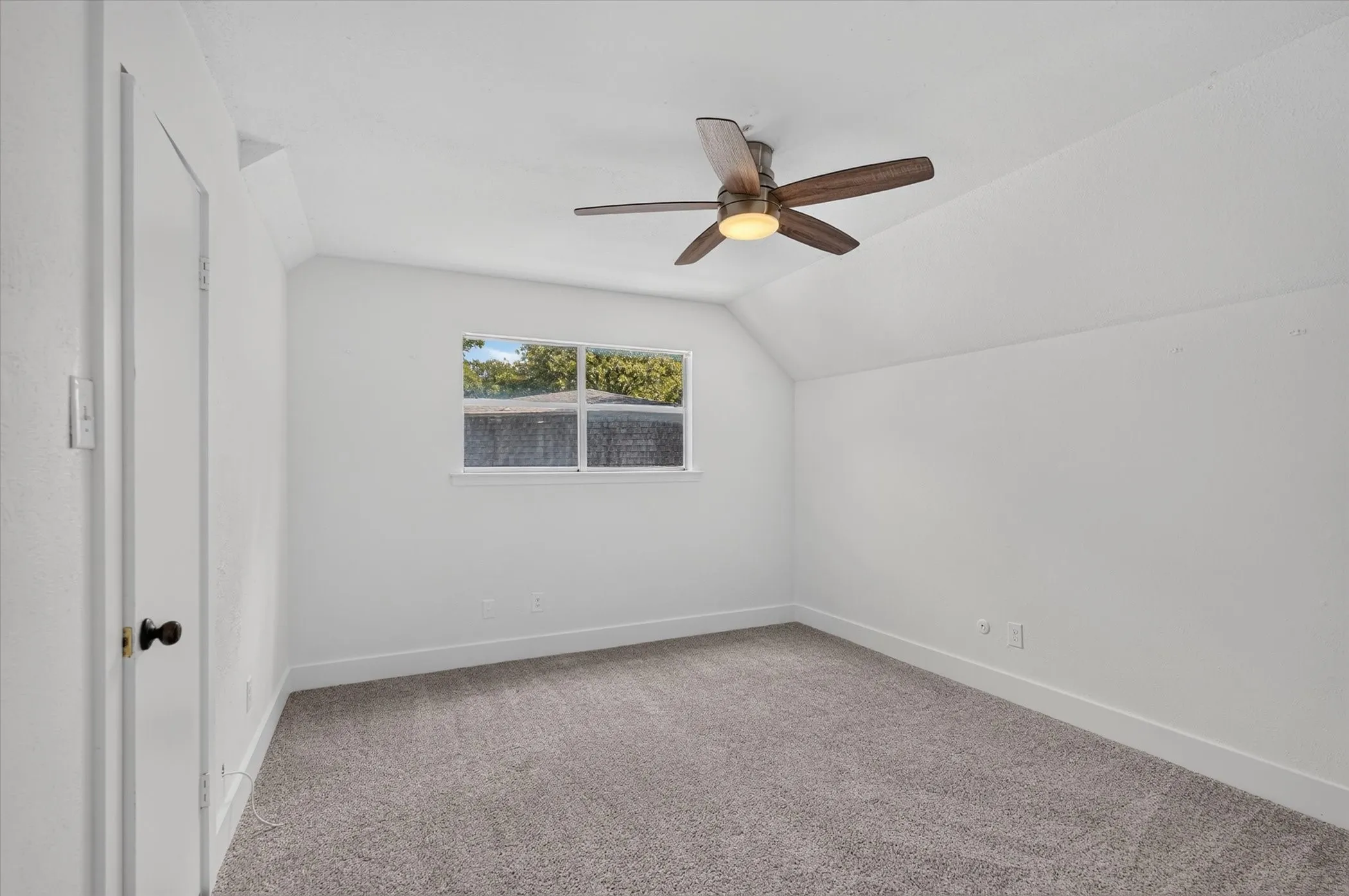 Single Family Residence For Sale in Tarrant County , 1000 Cherry Court, Hurst, Texas 76053, 4 Bedroom, 4 Bathroom, 2 Garage spaces, 2,654 Sqft, built in 1974, mls#21380956, Real Estate Agent in Hurst, Homes For Sale in Tarrant county, Homes For Sale in Hurst, Realtor in Hurst Texas, Real Estate Brokerage Independent Realty Texas, Luminita Cordes Realtor