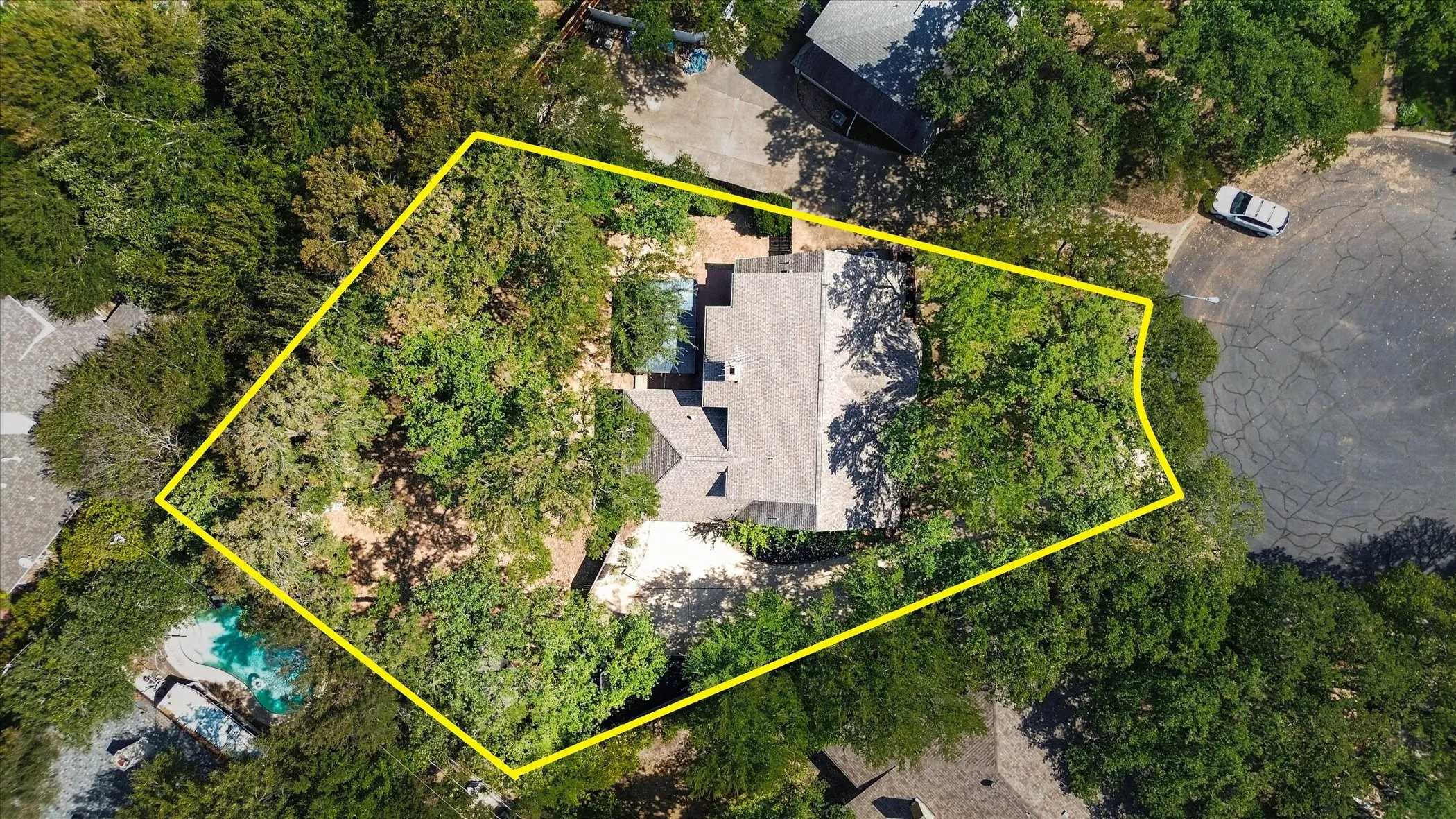 Single Family Residence For Sale in Tarrant County , 1000 Cherry Court, Hurst, Texas 76053, 4 Bedroom, 4 Bathroom, 2 Garage spaces, 2,654 Sqft, built in 1974, mls#21380956, Real Estate Agent in Hurst, Homes For Sale in Tarrant county, Homes For Sale in Hurst, Realtor in Hurst Texas, Real Estate Brokerage Independent Realty Texas, Luminita Cordes Realtor