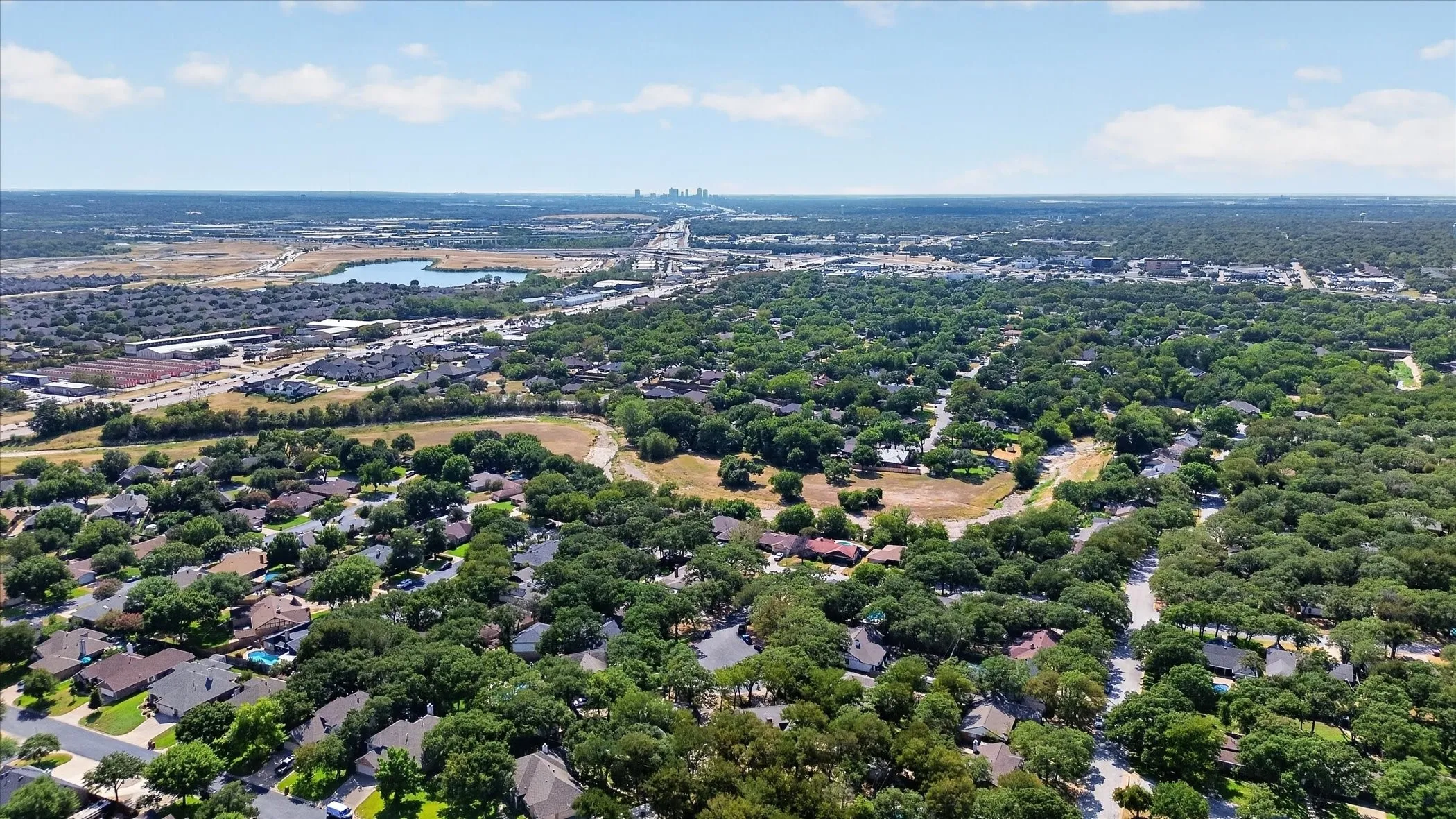 Single Family Residence For Sale in Tarrant County , 1000 Cherry Court, Hurst, Texas 76053, 4 Bedroom, 4 Bathroom, 2 Garage spaces, 2,654 Sqft, built in 1974, mls#21380956, Real Estate Agent in Hurst, Homes For Sale in Tarrant county, Homes For Sale in Hurst, Realtor in Hurst Texas, Real Estate Brokerage Independent Realty Texas, Luminita Cordes Realtor