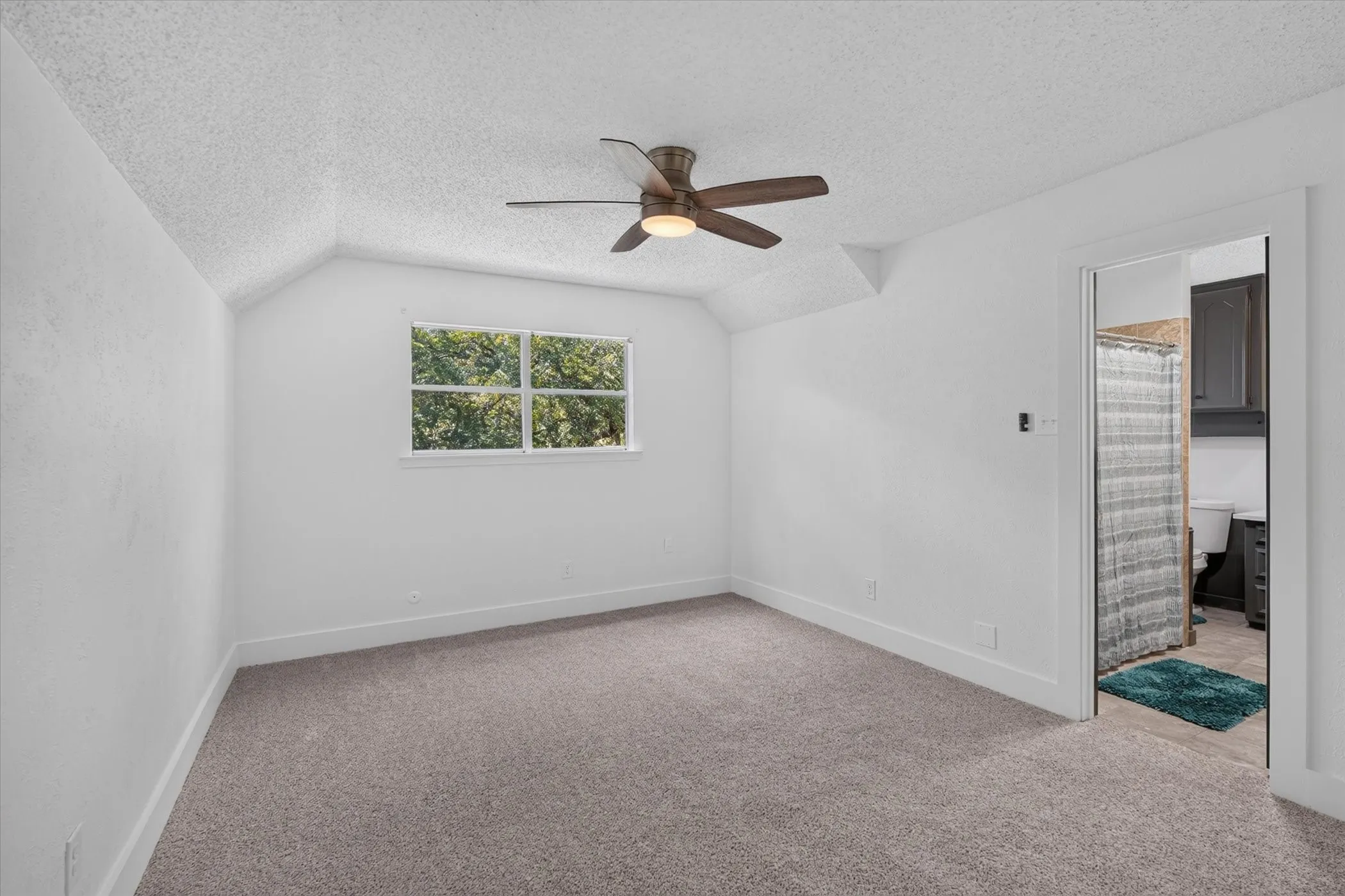 Single Family Residence For Sale in Tarrant County , 1000 Cherry Court, Hurst, Texas 76053, 4 Bedroom, 4 Bathroom, 2 Garage spaces, 2,654 Sqft, built in 1974, mls#21380956, Real Estate Agent in Hurst, Homes For Sale in Tarrant county, Homes For Sale in Hurst, Realtor in Hurst Texas, Real Estate Brokerage Independent Realty Texas, Luminita Cordes Realtor