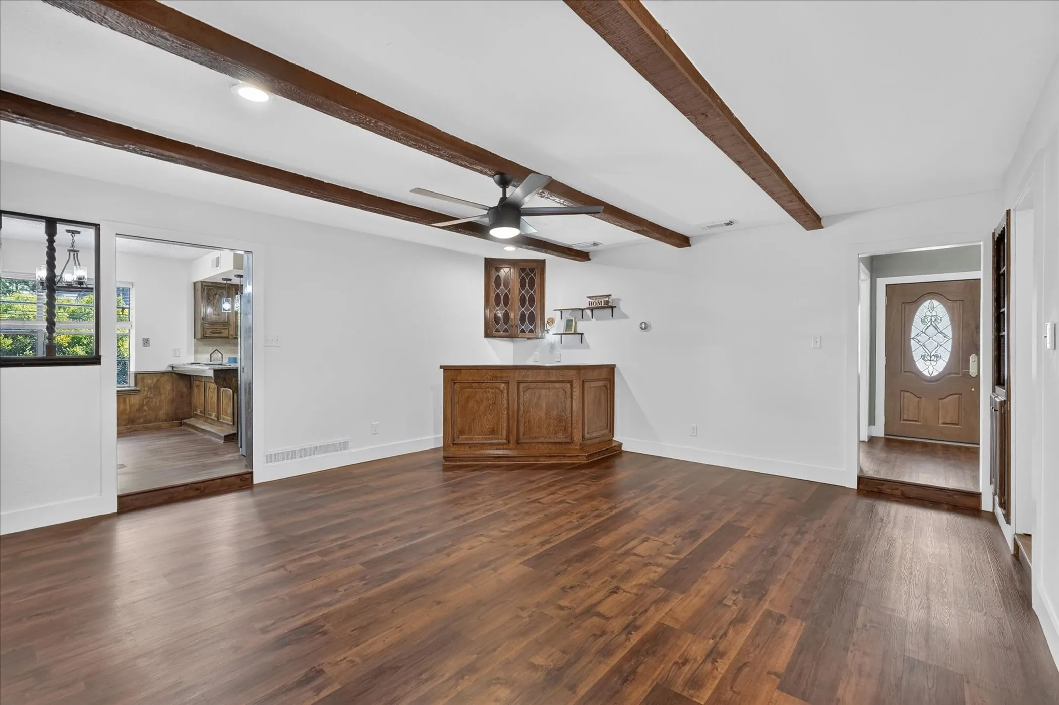 Single Family Residence For Sale in Tarrant County , 1000 Cherry Court, Hurst, Texas 76053, 4 Bedroom, 4 Bathroom, 2 Garage spaces, 2,654 Sqft, built in 1974, mls#21380956, Real Estate Agent in Hurst, Homes For Sale in Tarrant county, Homes For Sale in Hurst, Realtor in Hurst Texas, Real Estate Brokerage Independent Realty Texas, Luminita Cordes Realtor