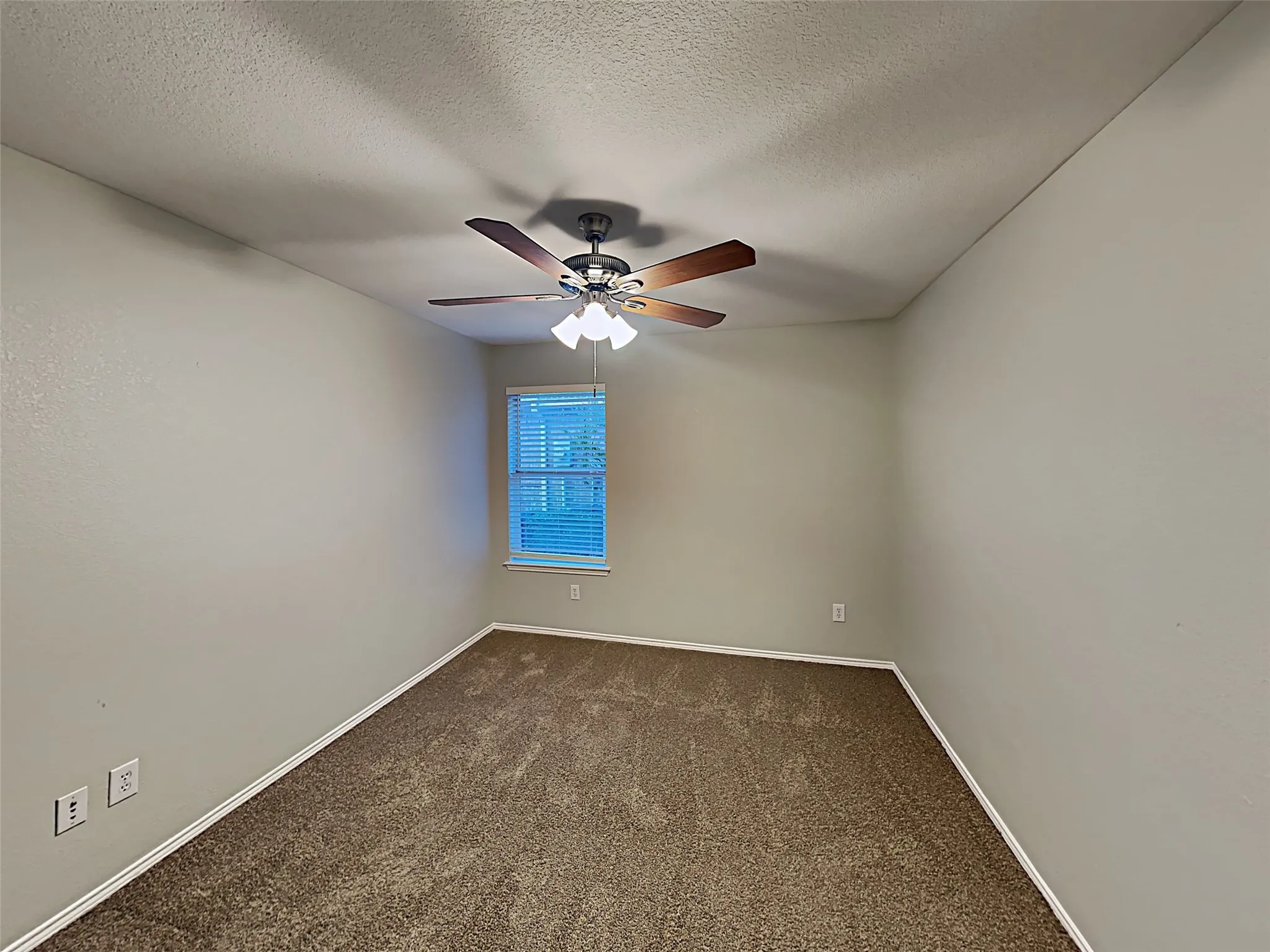 Single Family Residence For Rent in Tarrant County , 11820 Ponderosa Pine Drive, Fort Worth, Texas 76244, 4 Bedroom, 2 Bathroom, 2 Garage spaces, 1,955 Sqft, built in 2002, mls#21383186, Real Estate Agent in Fort Worth, Homes For Rent in Tarrant county, Homes For Rent in Fort Worth, Realtor in Fort Worth Texas, Real Estate Brokerage Independent Realty Texas, Luminita Cordes Realtor