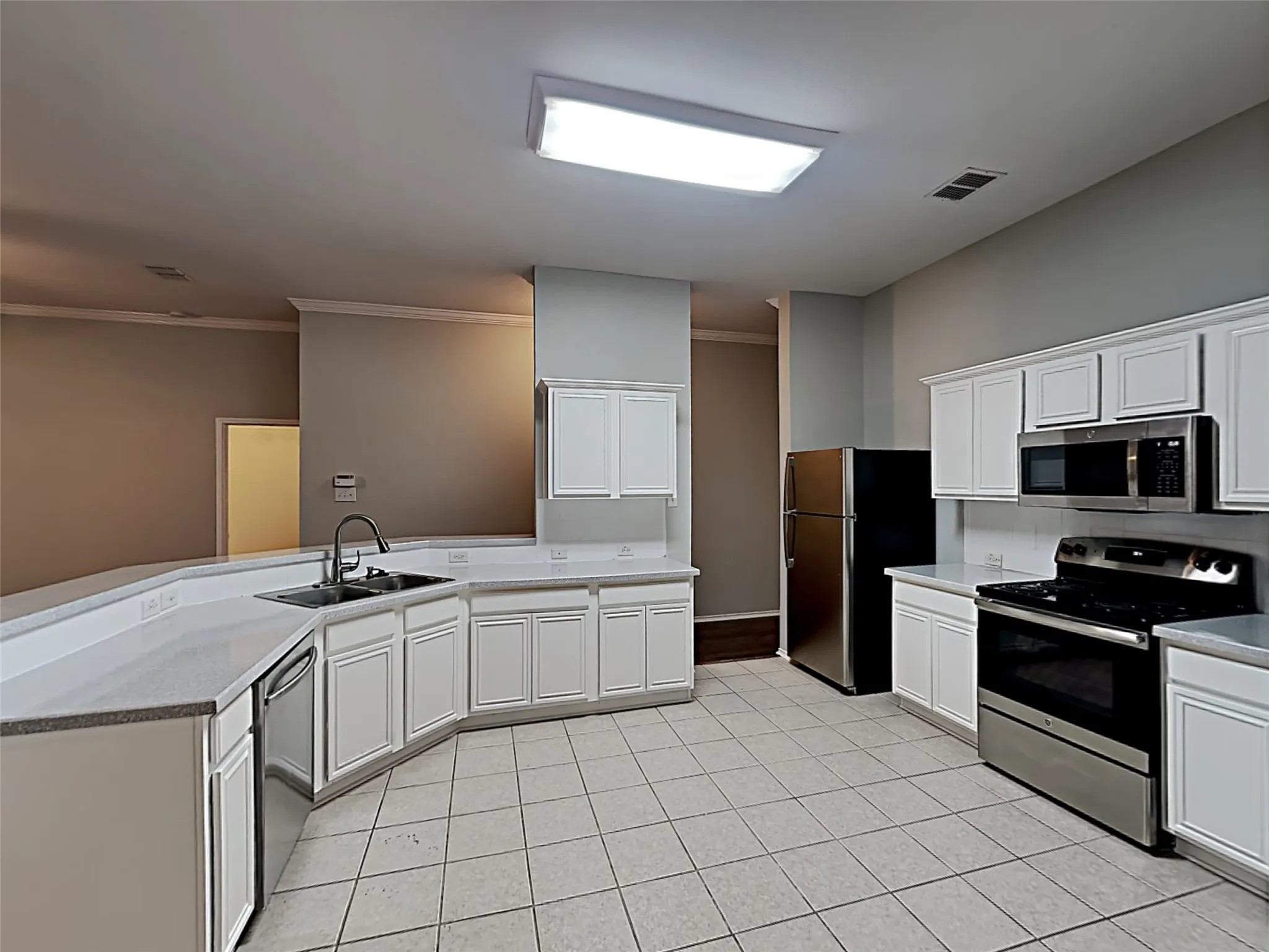 Single Family Residence For Rent in Tarrant County , 11820 Ponderosa Pine Drive, Fort Worth, Texas 76244, 4 Bedroom, 2 Bathroom, 2 Garage spaces, 1,955 Sqft, built in 2002, mls#21383186, Real Estate Agent in Fort Worth, Homes For Rent in Tarrant county, Homes For Rent in Fort Worth, Realtor in Fort Worth Texas, Real Estate Brokerage Independent Realty Texas, Luminita Cordes Realtor
