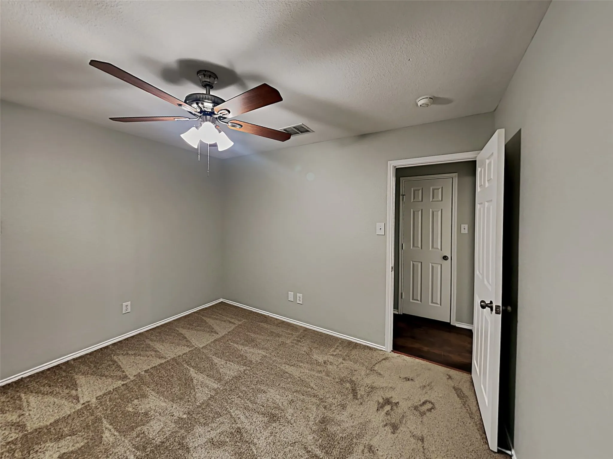 Single Family Residence For Rent in Tarrant County , 11820 Ponderosa Pine Drive, Fort Worth, Texas 76244, 4 Bedroom, 2 Bathroom, 2 Garage spaces, 1,955 Sqft, built in 2002, mls#21383186, Real Estate Agent in Fort Worth, Homes For Rent in Tarrant county, Homes For Rent in Fort Worth, Realtor in Fort Worth Texas, Real Estate Brokerage Independent Realty Texas, Luminita Cordes Realtor