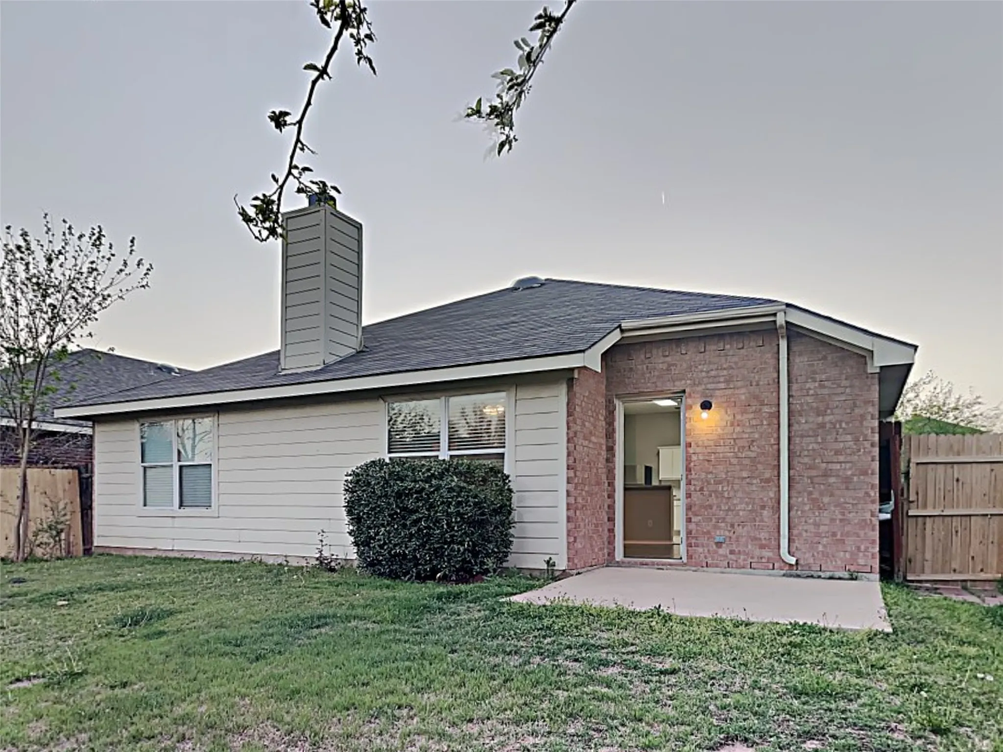 Single Family Residence For Rent in Tarrant County , 11820 Ponderosa Pine Drive, Fort Worth, Texas 76244, 4 Bedroom, 2 Bathroom, 2 Garage spaces, 1,955 Sqft, built in 2002, mls#21383186, Real Estate Agent in Fort Worth, Homes For Rent in Tarrant county, Homes For Rent in Fort Worth, Realtor in Fort Worth Texas, Real Estate Brokerage Independent Realty Texas, Luminita Cordes Realtor