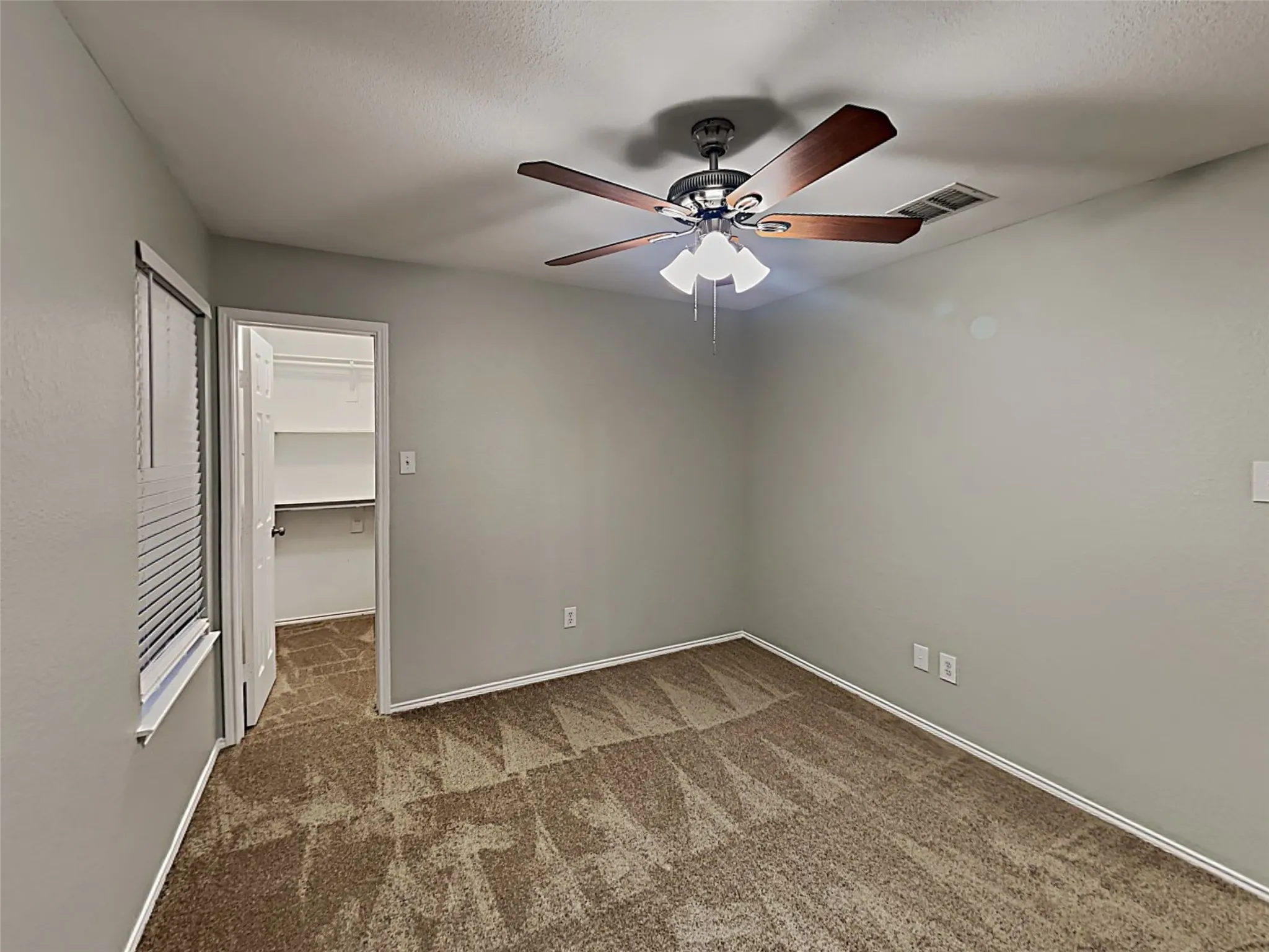 Single Family Residence For Rent in Tarrant County , 11820 Ponderosa Pine Drive, Fort Worth, Texas 76244, 4 Bedroom, 2 Bathroom, 2 Garage spaces, 1,955 Sqft, built in 2002, mls#21383186, Real Estate Agent in Fort Worth, Homes For Rent in Tarrant county, Homes For Rent in Fort Worth, Realtor in Fort Worth Texas, Real Estate Brokerage Independent Realty Texas, Luminita Cordes Realtor
