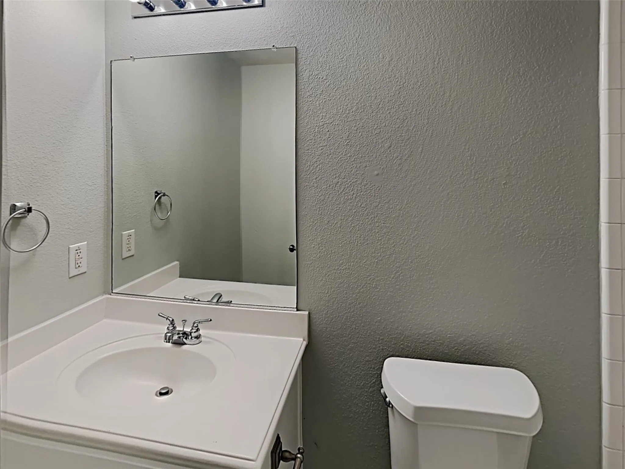 Single Family Residence For Rent in Tarrant County , 11820 Ponderosa Pine Drive, Fort Worth, Texas 76244, 4 Bedroom, 2 Bathroom, 2 Garage spaces, 1,955 Sqft, built in 2002, mls#21383186, Real Estate Agent in Fort Worth, Homes For Rent in Tarrant county, Homes For Rent in Fort Worth, Realtor in Fort Worth Texas, Real Estate Brokerage Independent Realty Texas, Luminita Cordes Realtor