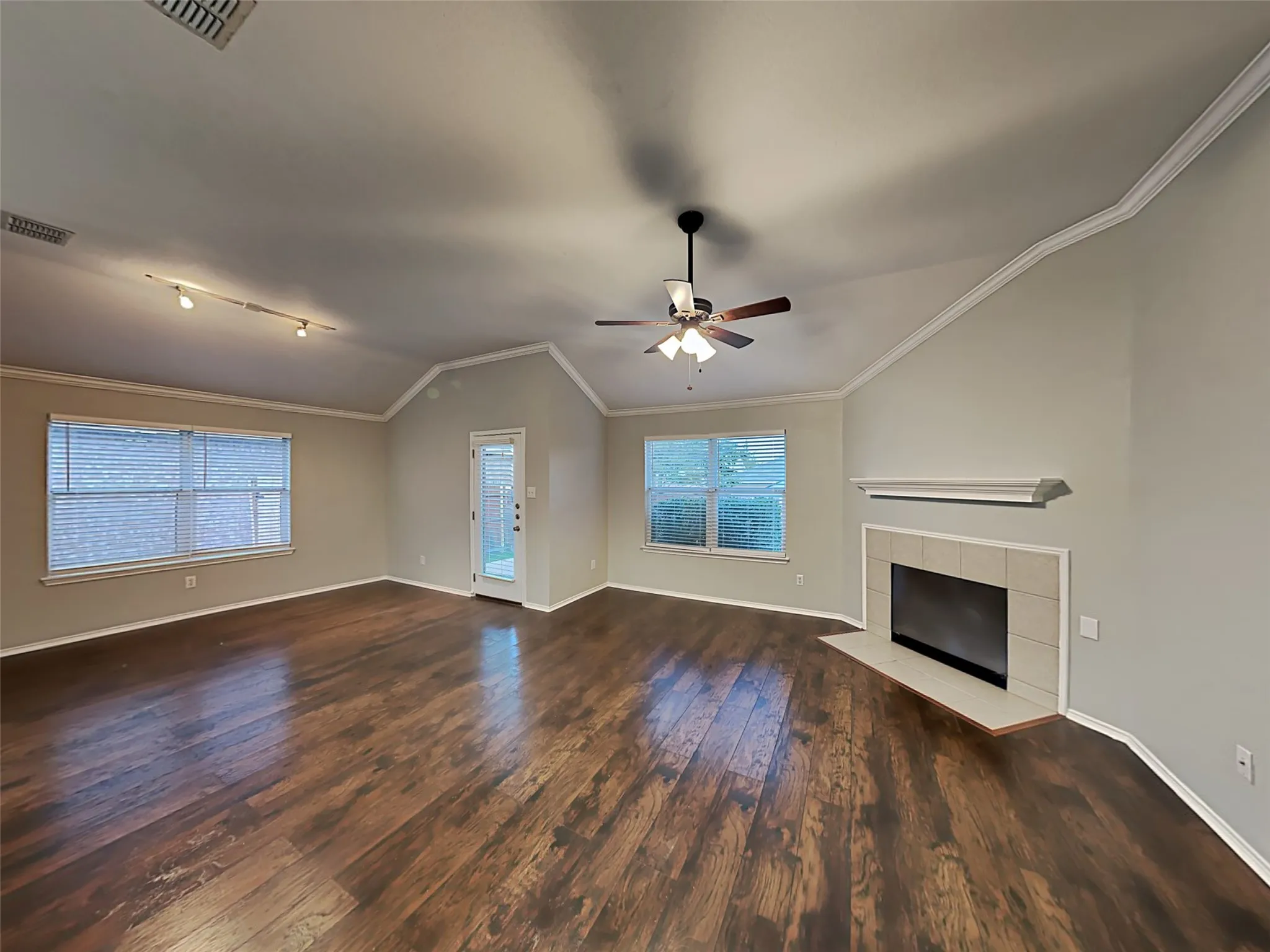 Single Family Residence For Rent in Tarrant County , 11820 Ponderosa Pine Drive, Fort Worth, Texas 76244, 4 Bedroom, 2 Bathroom, 2 Garage spaces, 1,955 Sqft, built in 2002, mls#21383186, Real Estate Agent in Fort Worth, Homes For Rent in Tarrant county, Homes For Rent in Fort Worth, Realtor in Fort Worth Texas, Real Estate Brokerage Independent Realty Texas, Luminita Cordes Realtor