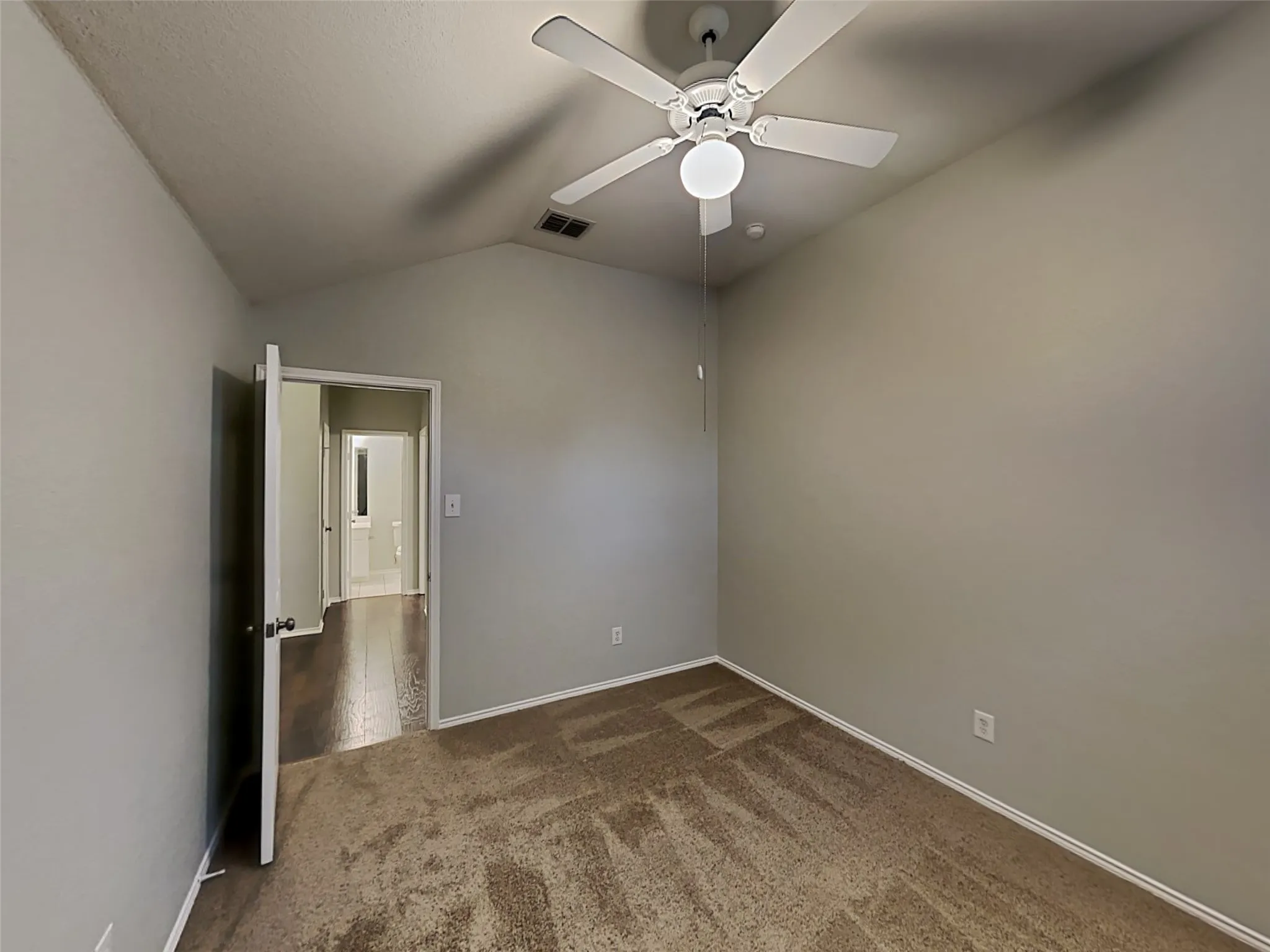 Single Family Residence For Rent in Tarrant County , 11820 Ponderosa Pine Drive, Fort Worth, Texas 76244, 4 Bedroom, 2 Bathroom, 2 Garage spaces, 1,955 Sqft, built in 2002, mls#21383186, Real Estate Agent in Fort Worth, Homes For Rent in Tarrant county, Homes For Rent in Fort Worth, Realtor in Fort Worth Texas, Real Estate Brokerage Independent Realty Texas, Luminita Cordes Realtor